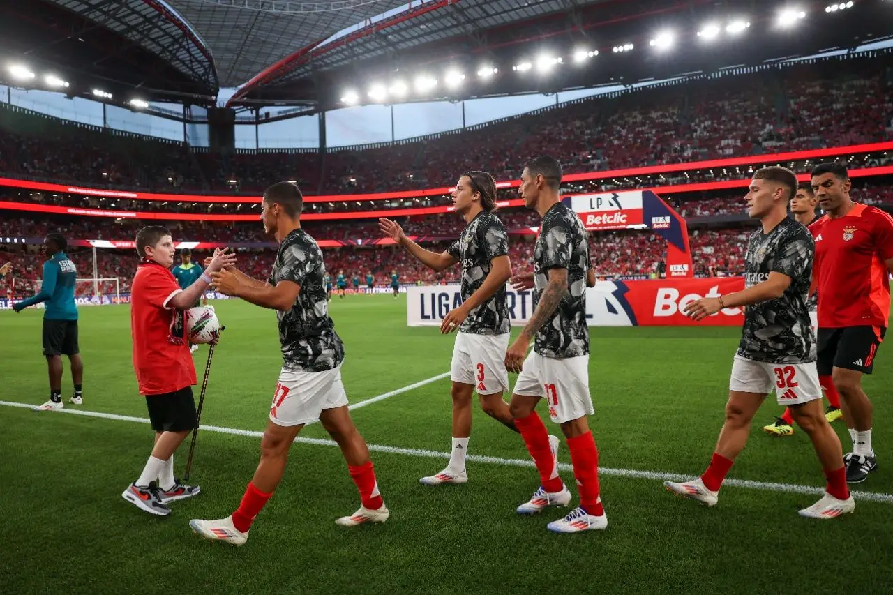 Benfica realiza sonho de criança que perdeu família em explosão em Milfontes