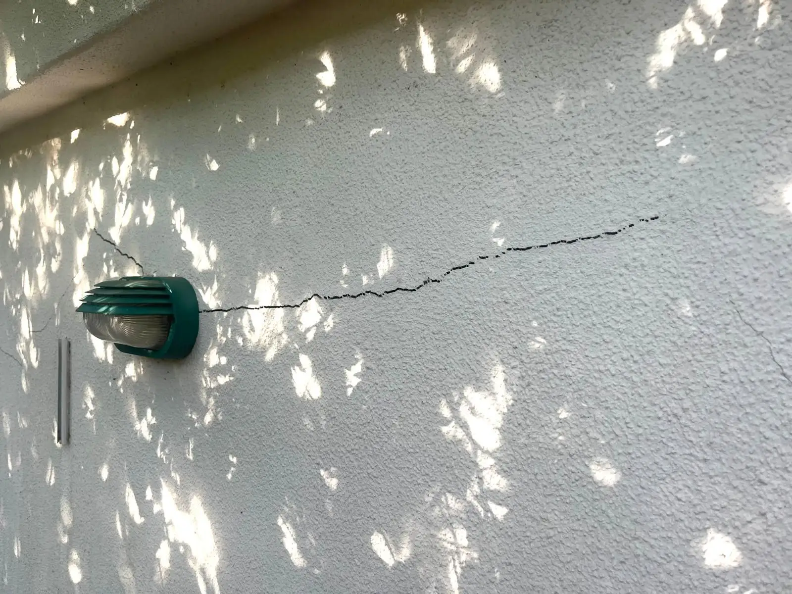 Roberto mora em Sesimbra e ficou com fissuras em casa devido ao sismo