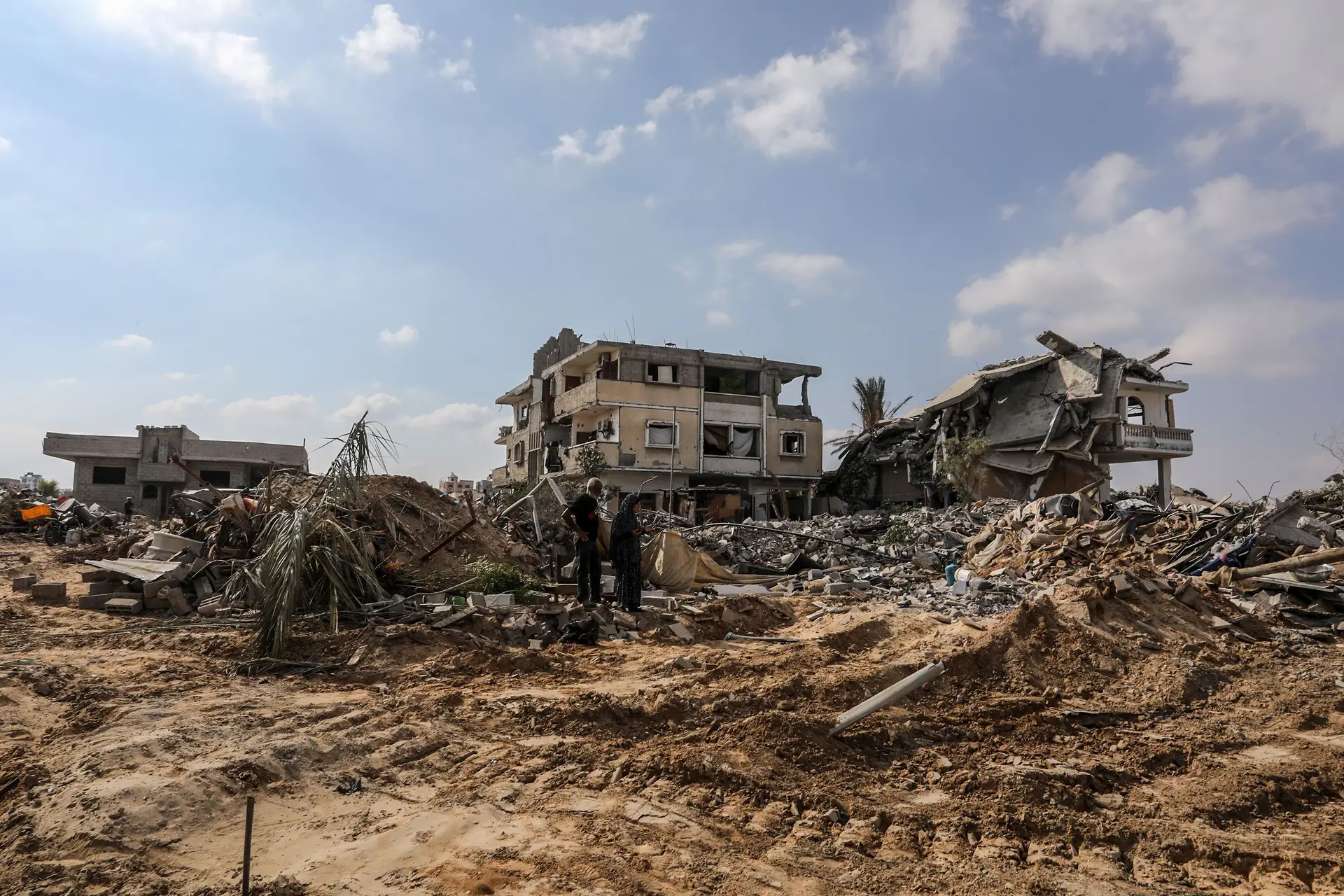 Israel anuncia retirada de zonas de Khan Yunis e Deir al-Balah