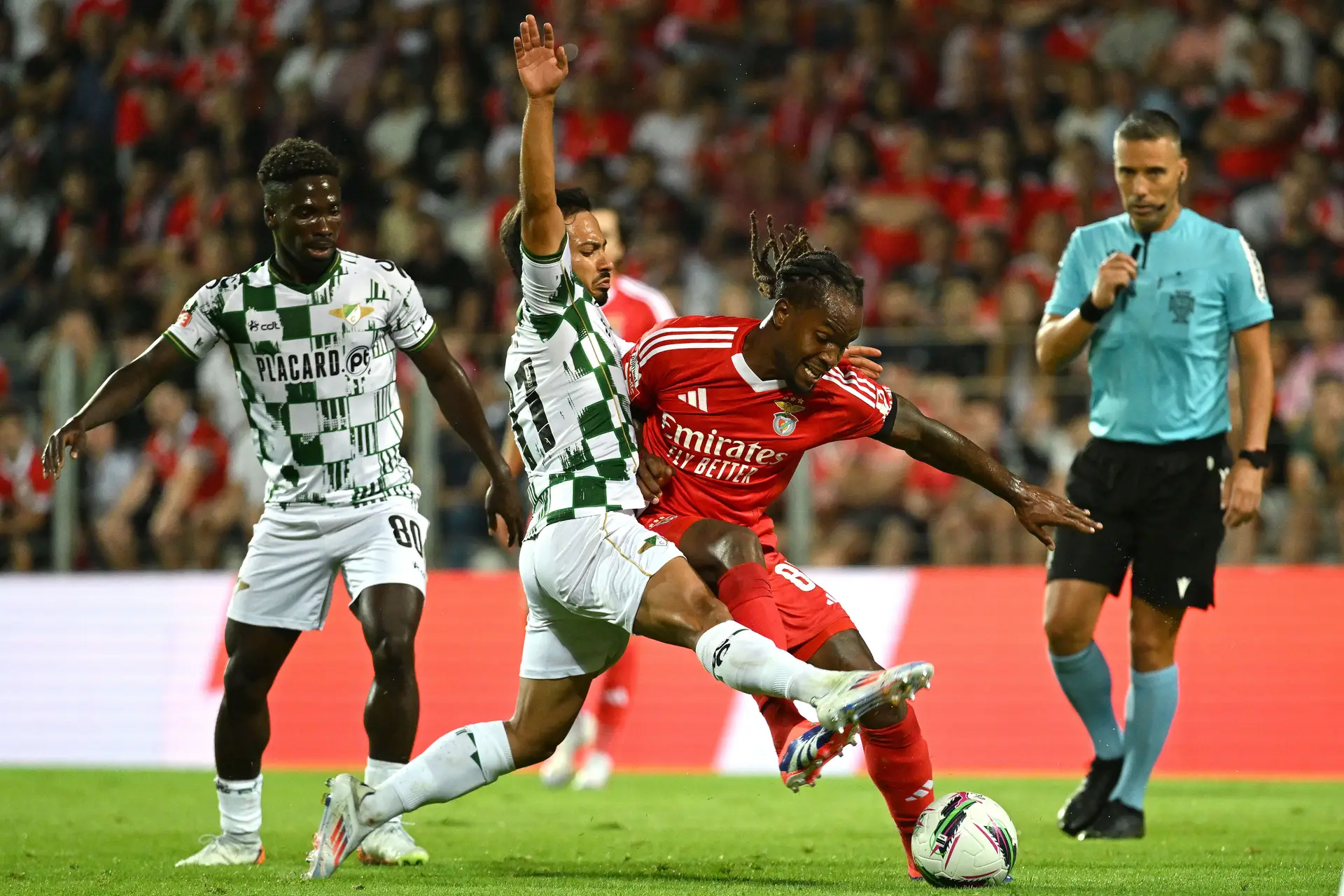 Benfica empata na visita ao Moreirense com penálti nos descontos