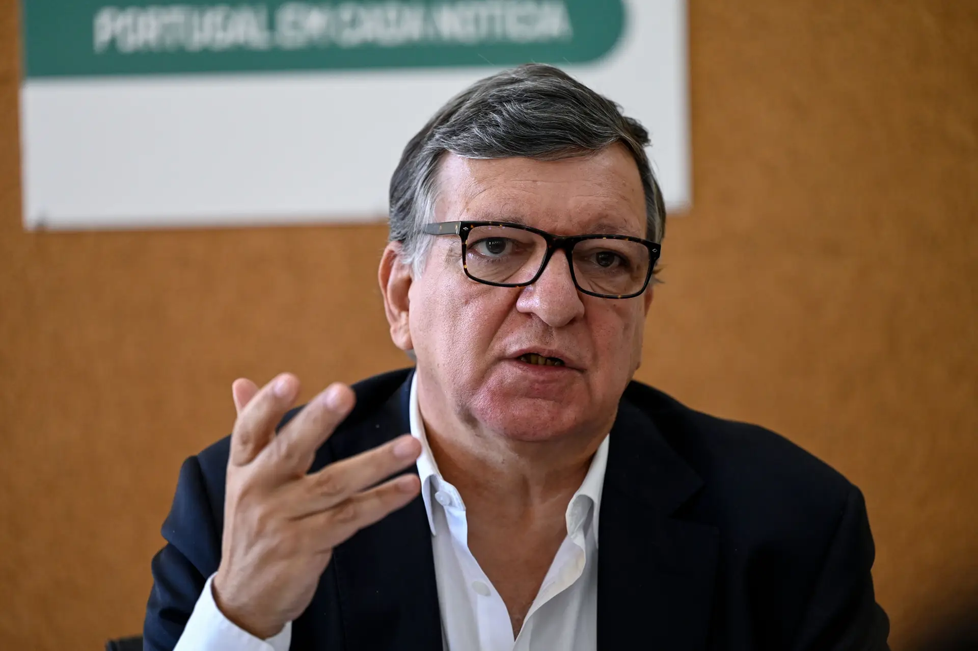 Europa tem de responder a "problema da imigração" e ter "fronteira externa clara", defende Durão Barroso