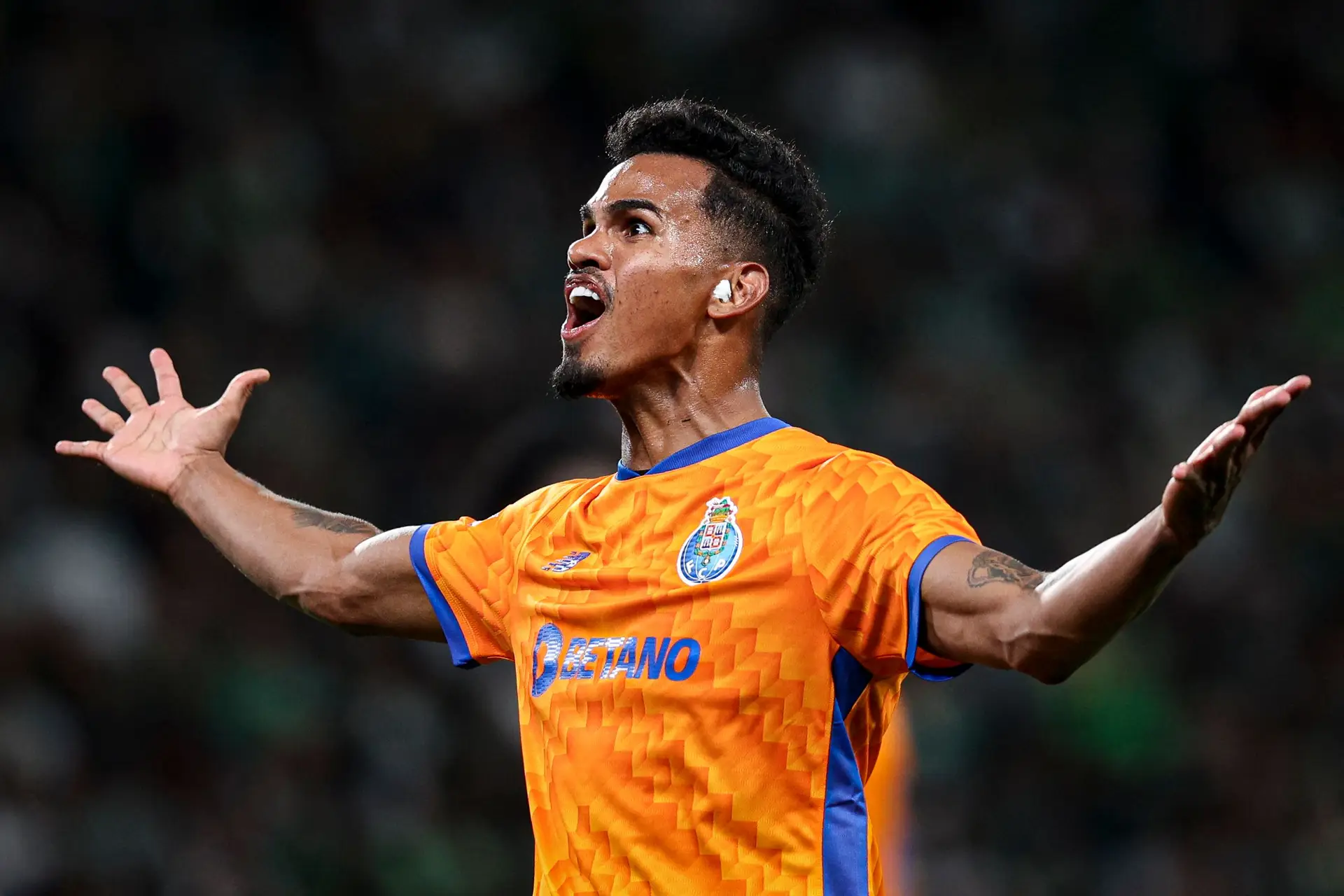 FC Porto "profundamente desagrado" com transferência falhada de Galeno para a Arábia Saudita