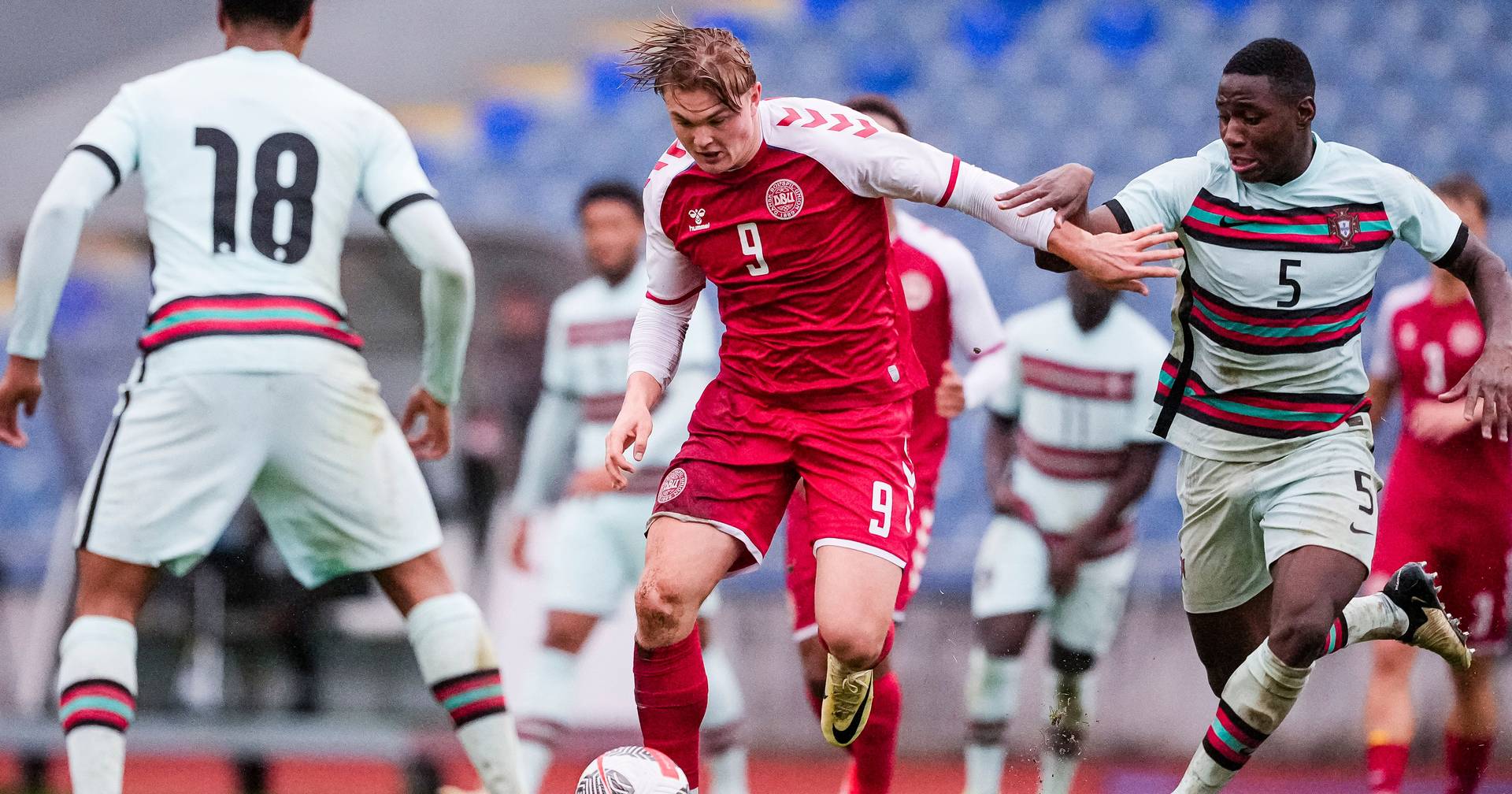 Oficial: Sporting contrata Conrad Harder para reforçar o ataque - SIC ...
