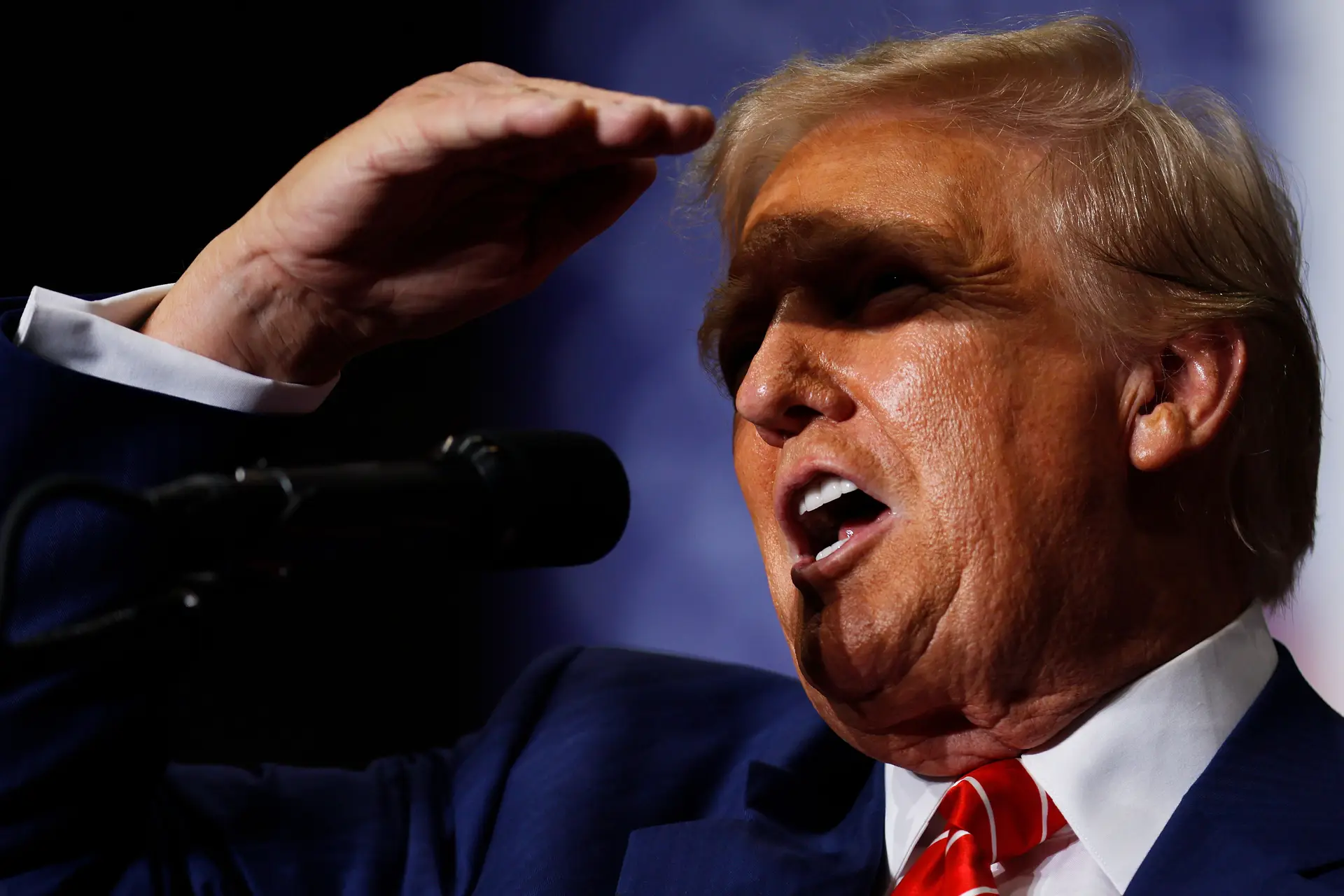 DIA D-64: Trump e a confiança perdida