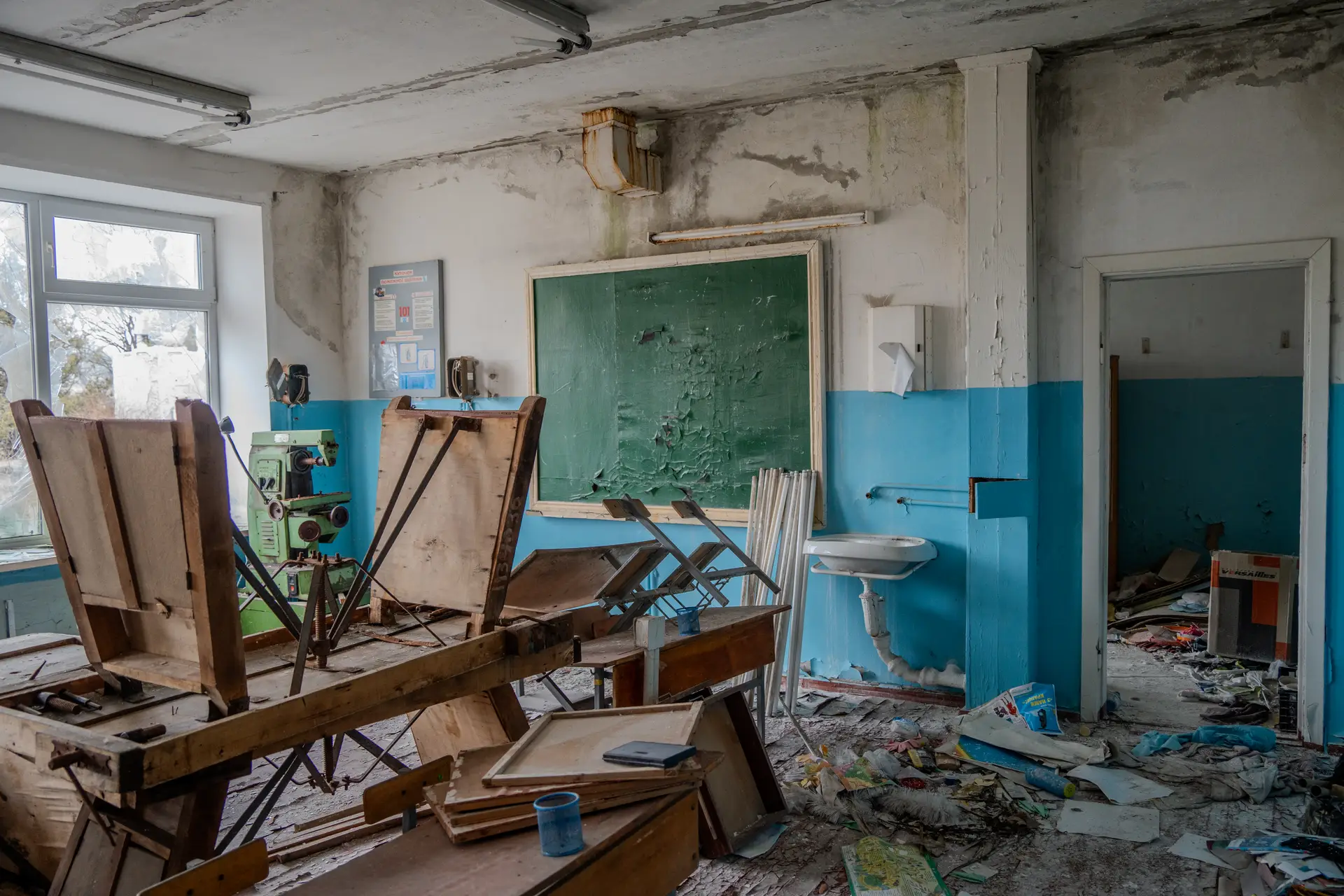 Escola destruída após ataques russos na região de Kharkiv, na Ucrânia.