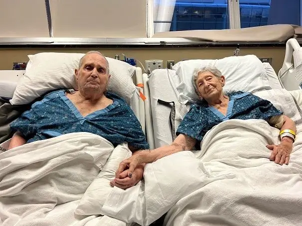A despedida de Tommy e Virginia: morre de mãos dadas com a mulher, que acabou por morrer 9 dias depois