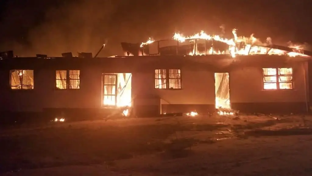 Incêndio em escola no Quénia mata pelo menos 17 crianças