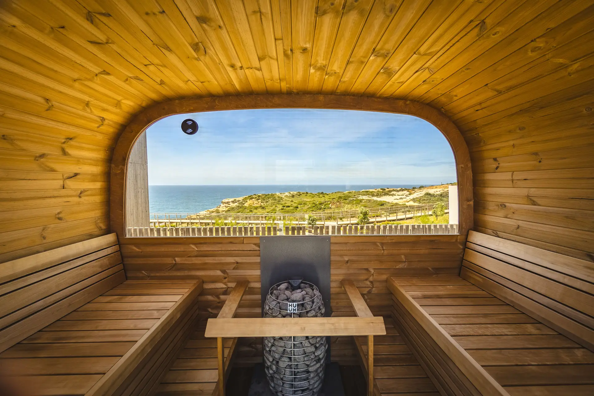 Para aproveitar os últimos raios de sol: cocktails e Spa com vista mar