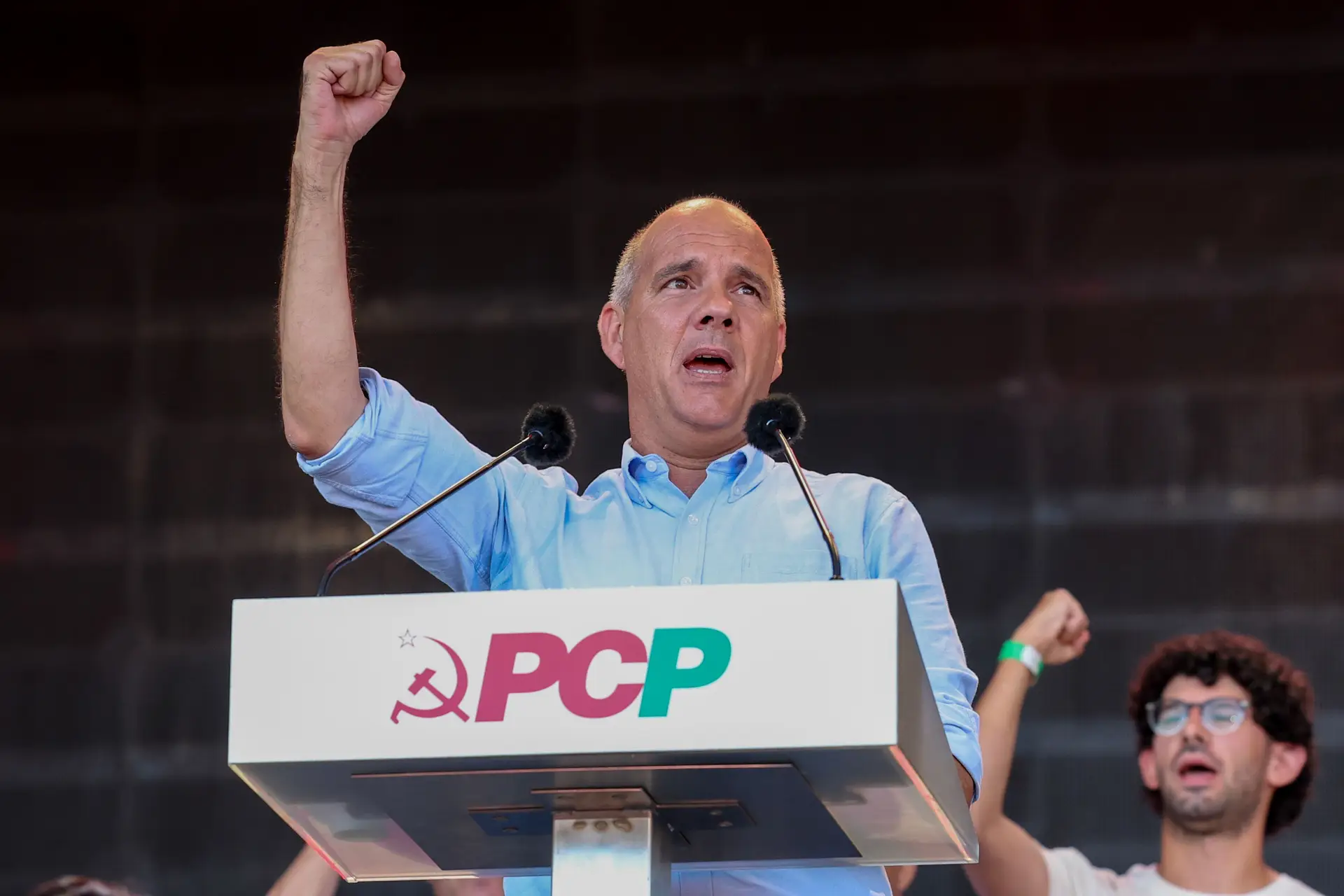 Avante!: Paulo Raimundo inaugura festa com visita a exposição sobre Constituição
