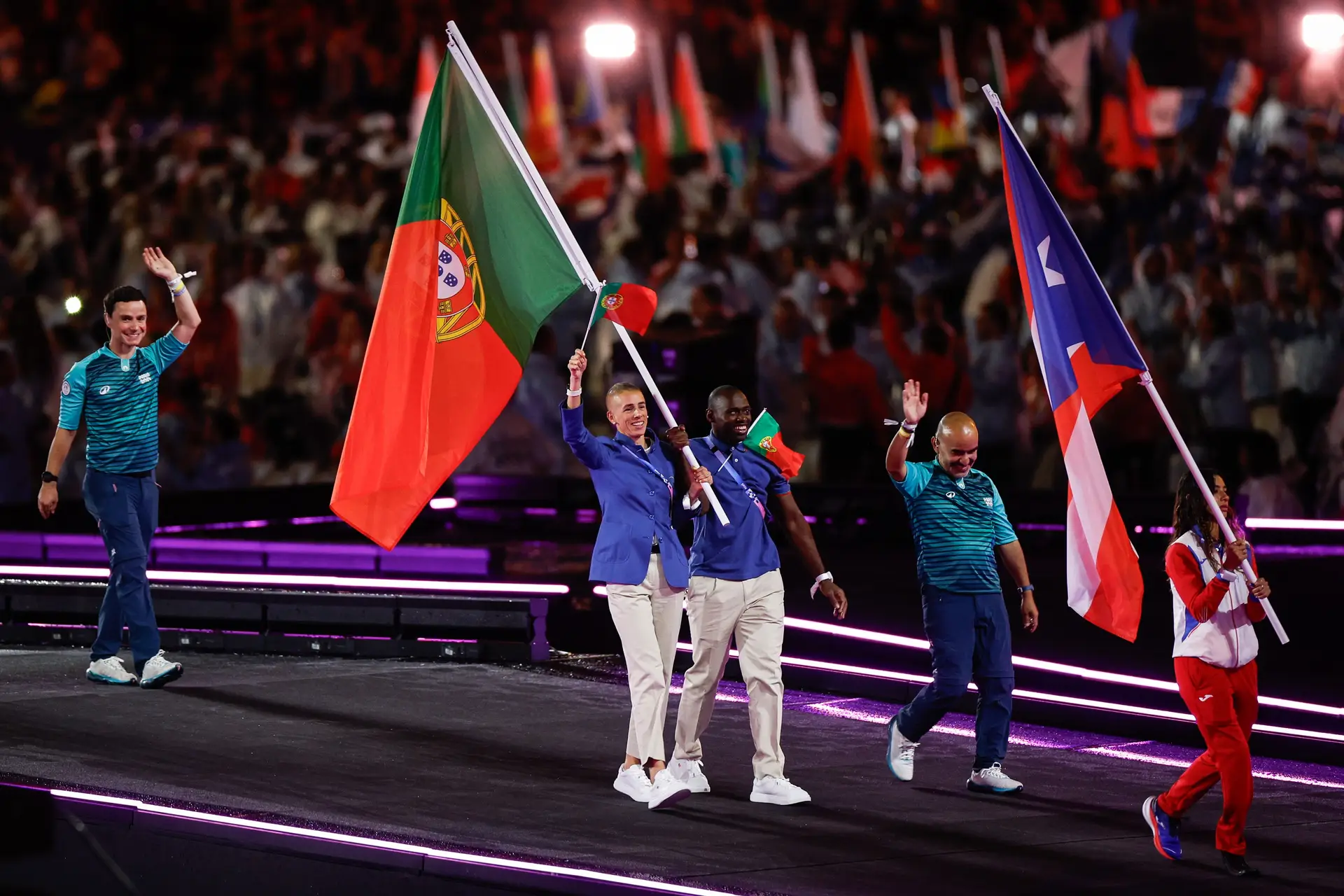 Jogos Paralímpicos despedem-se de Paris "em festa"