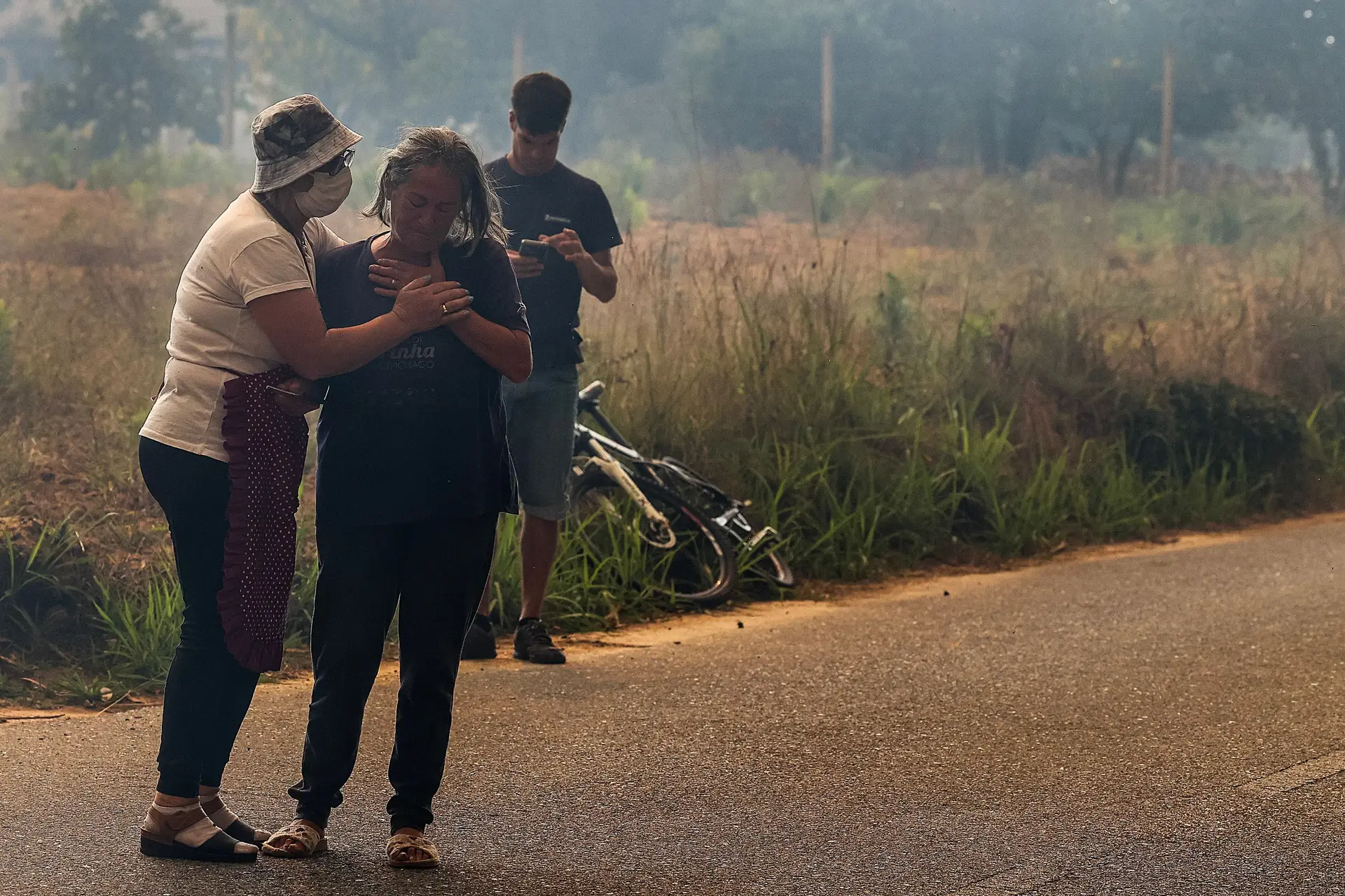 As imagens de quem luta contra as chamas em Albergaria-a-Velha