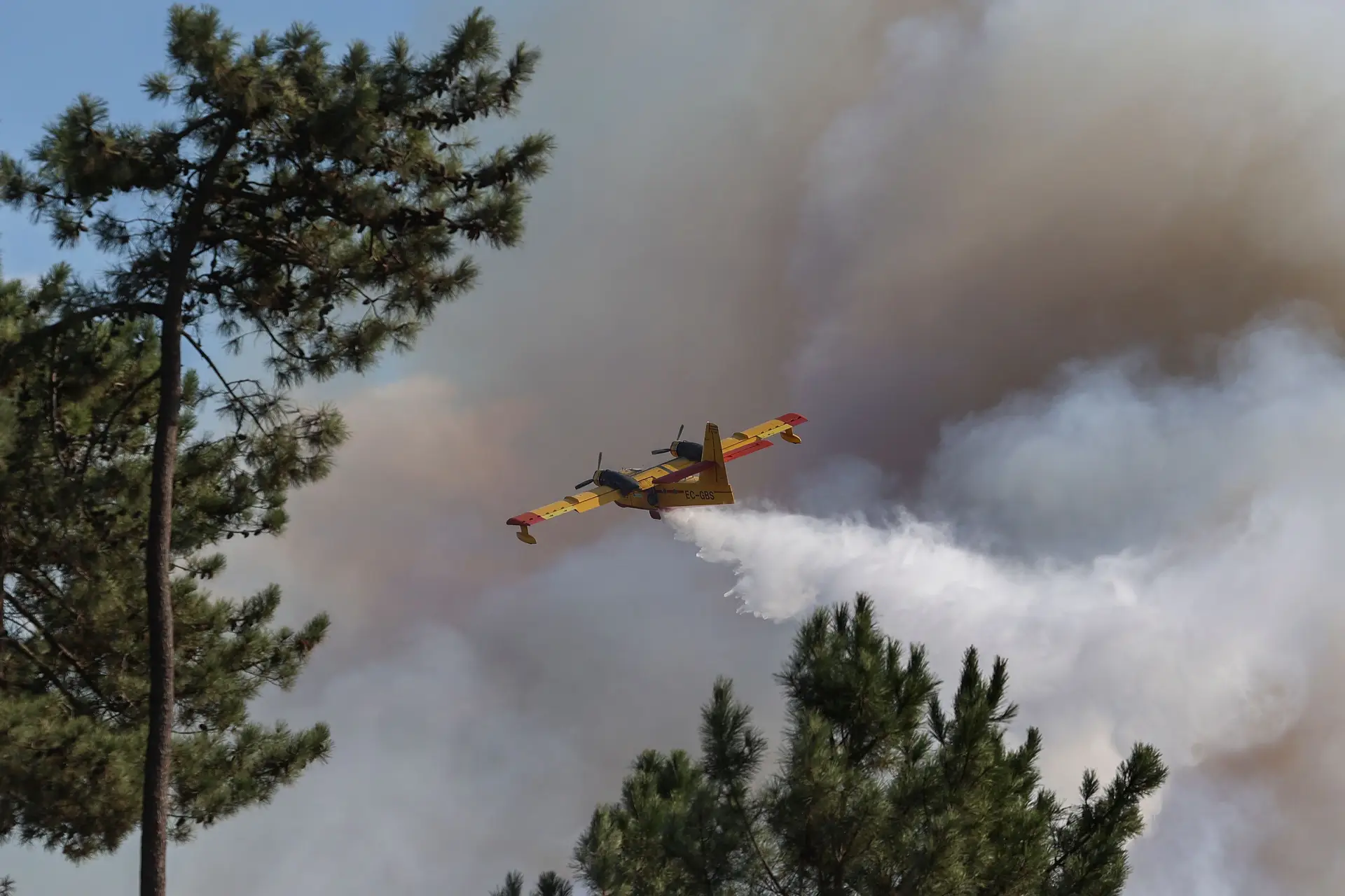 Bruxelas recebe pedido de Portugal de reforço dos meios para combater incêndios