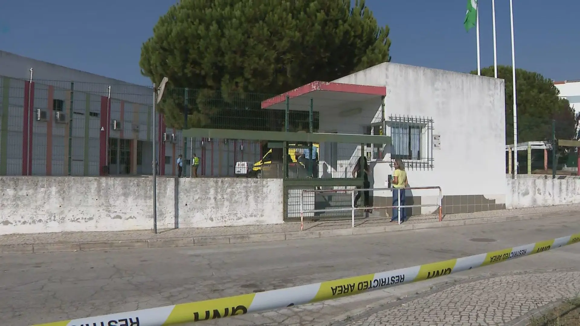 Aluno que esfaqueou colegas em escola da Azambuja suspenso preventivamente