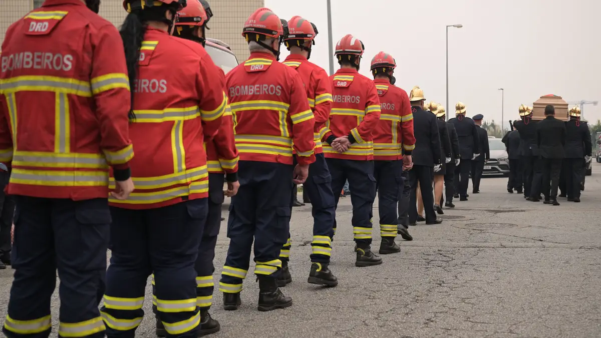 Cerimónias fúnebres de João Silva, bombeiro voluntário de São Mamede de Infesta, falecido no combate ao incêndio em Oliveira de Azeméis