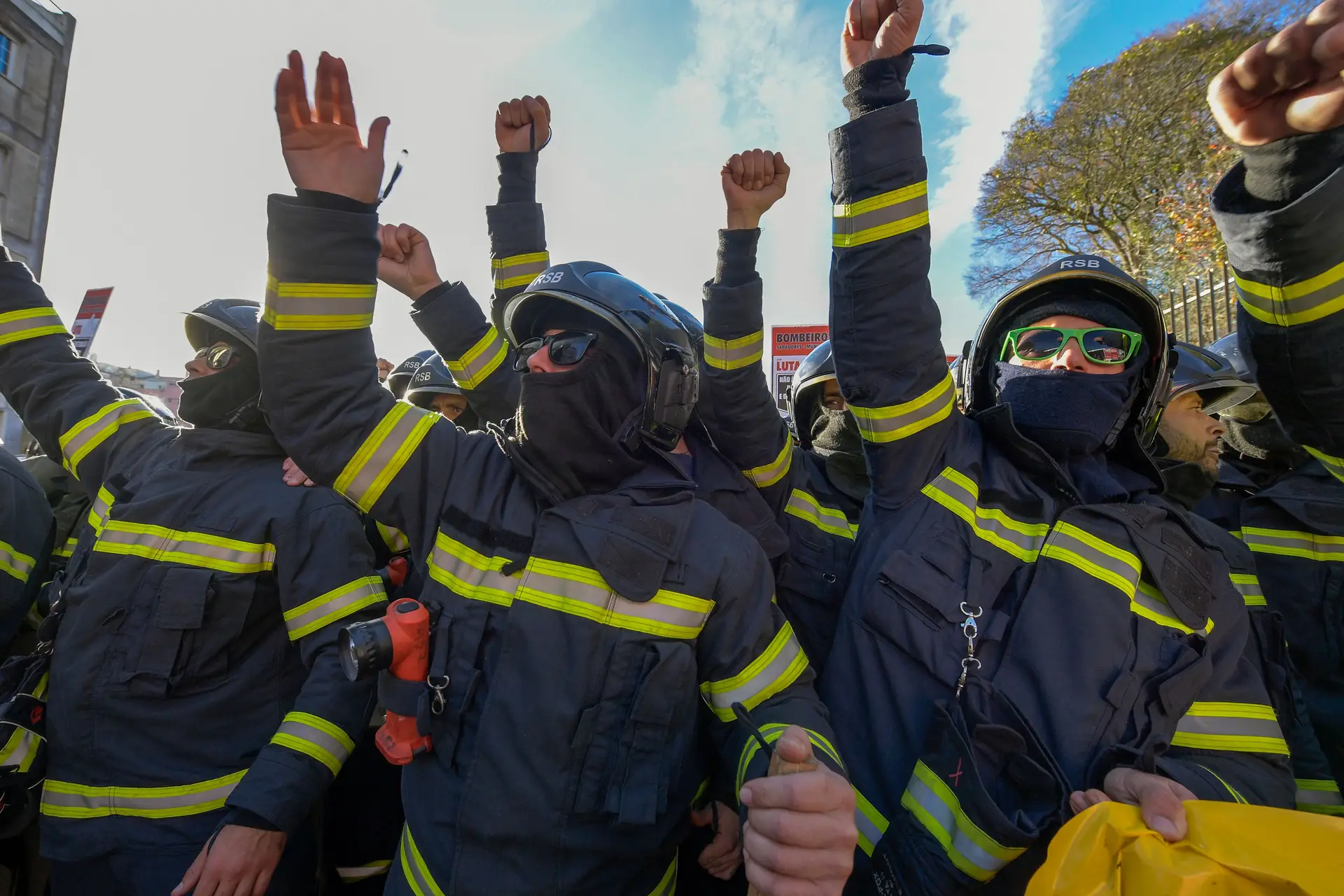 Governo propõe aumento de 15% a 20% para bombeiros sapadores até 2026