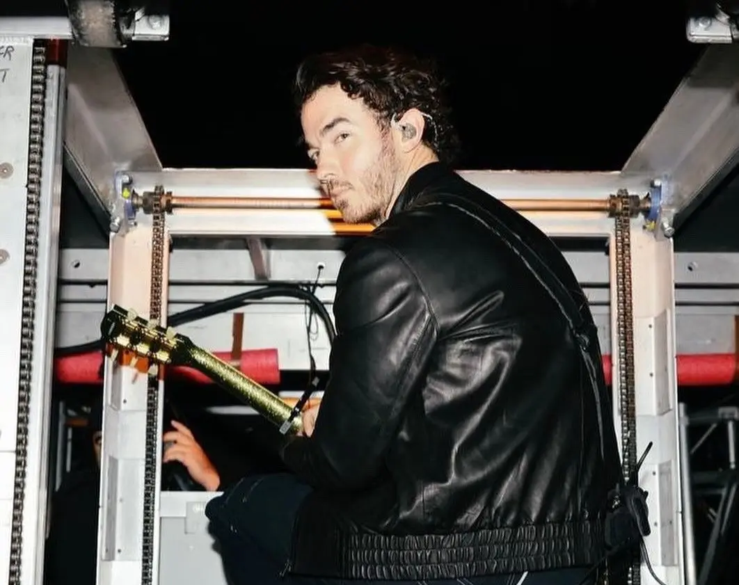 Kevin Jonas deixa pedido aos fãs após cirurgia para tratar cancro de pele