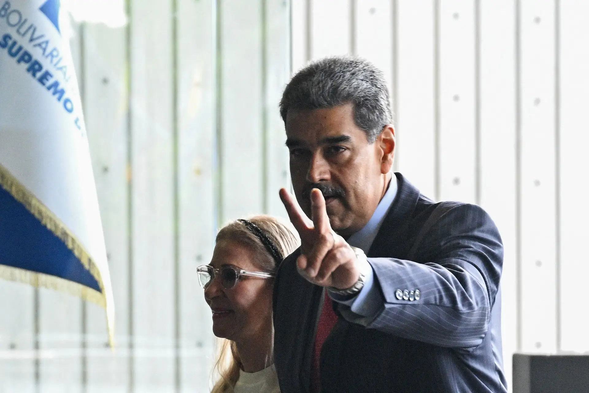 Argentina ordena detenção de Maduro, Venezuela fala em retaliação