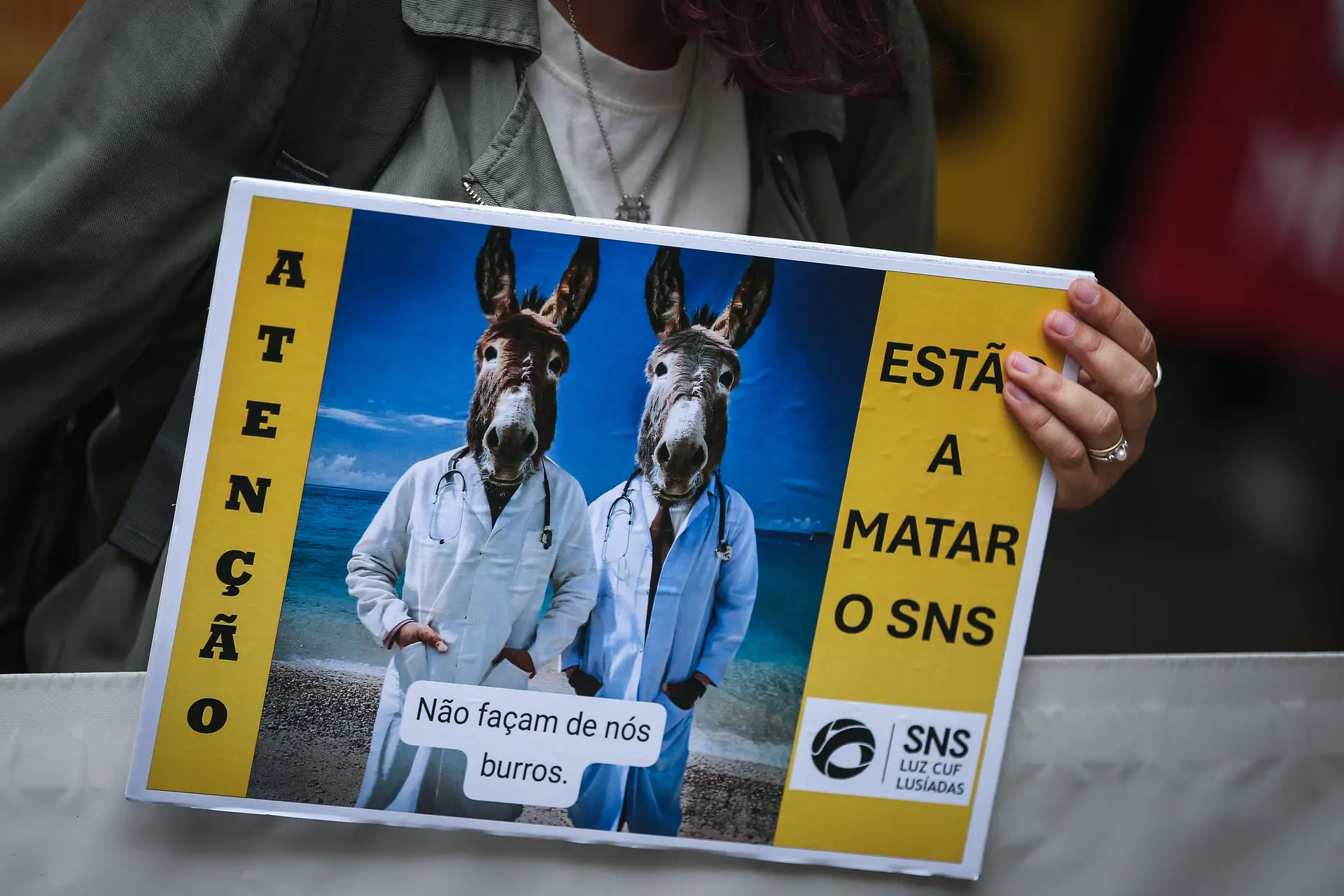 Médicos e enfermeiros cumprem segundo dia de greve