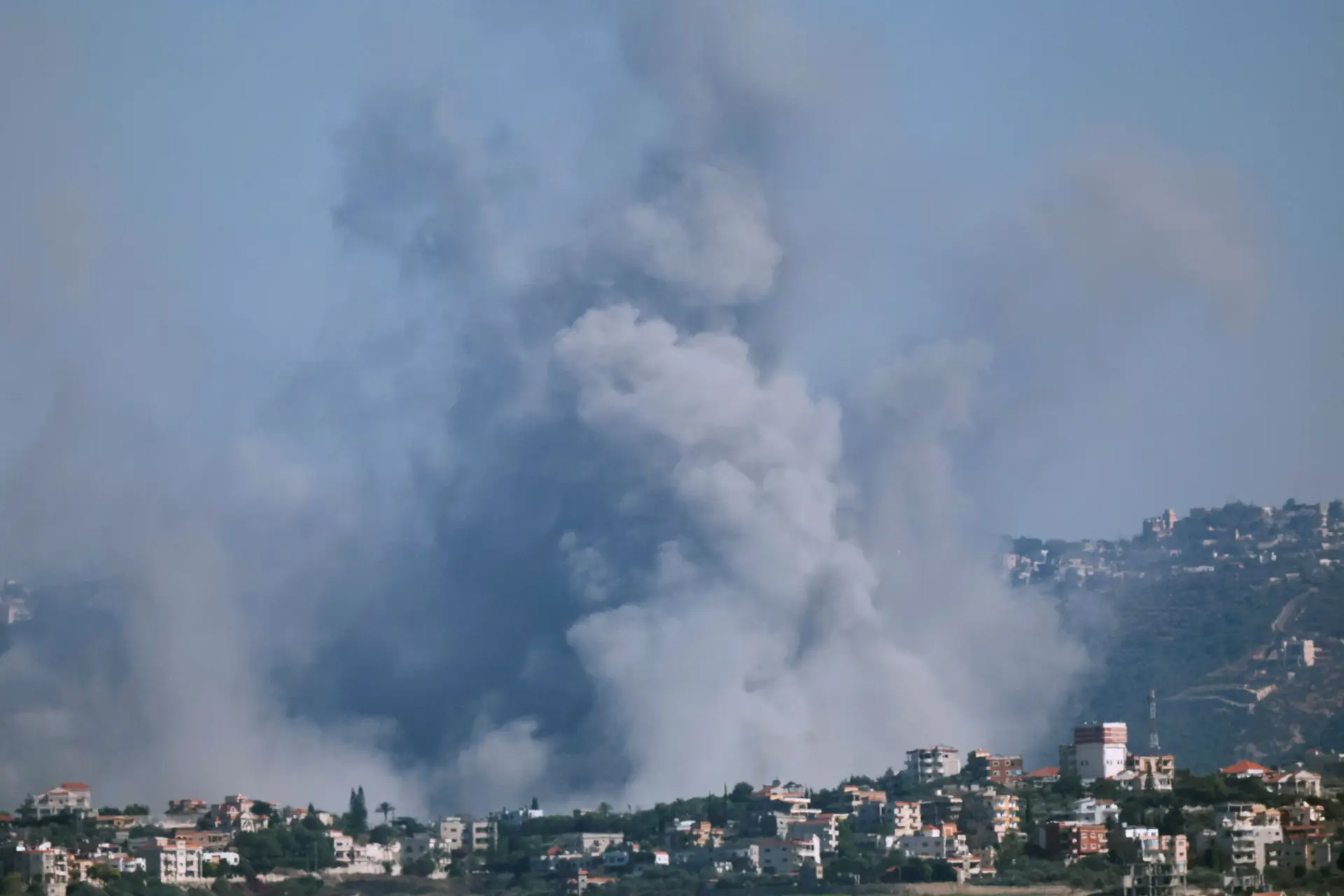 Israel avança com nova vaga de bombardeamentos no Líbano