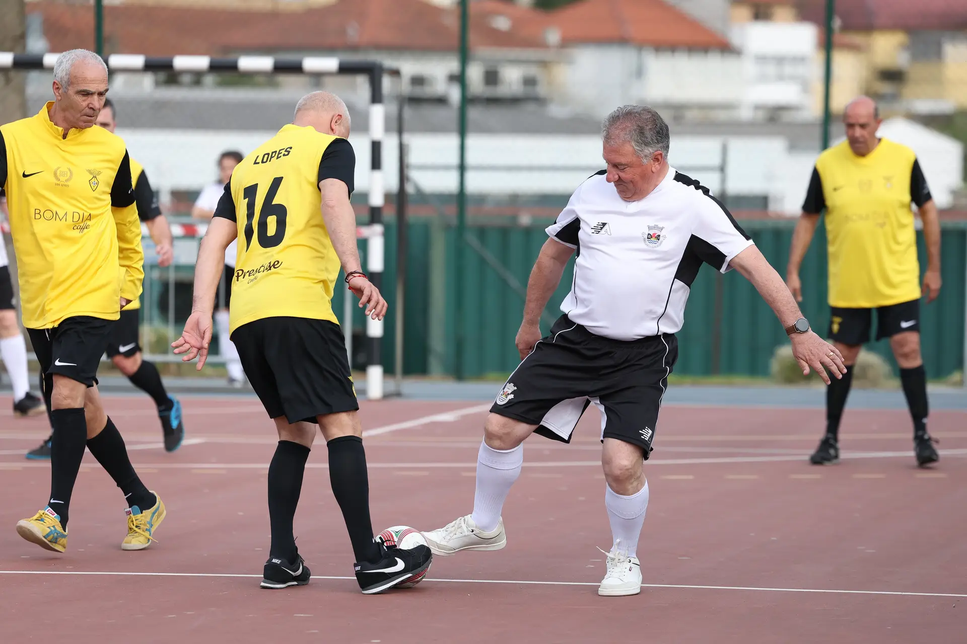 Já ouviu falar em ‘walking football’? Portugal tem um jogador de 93 anos