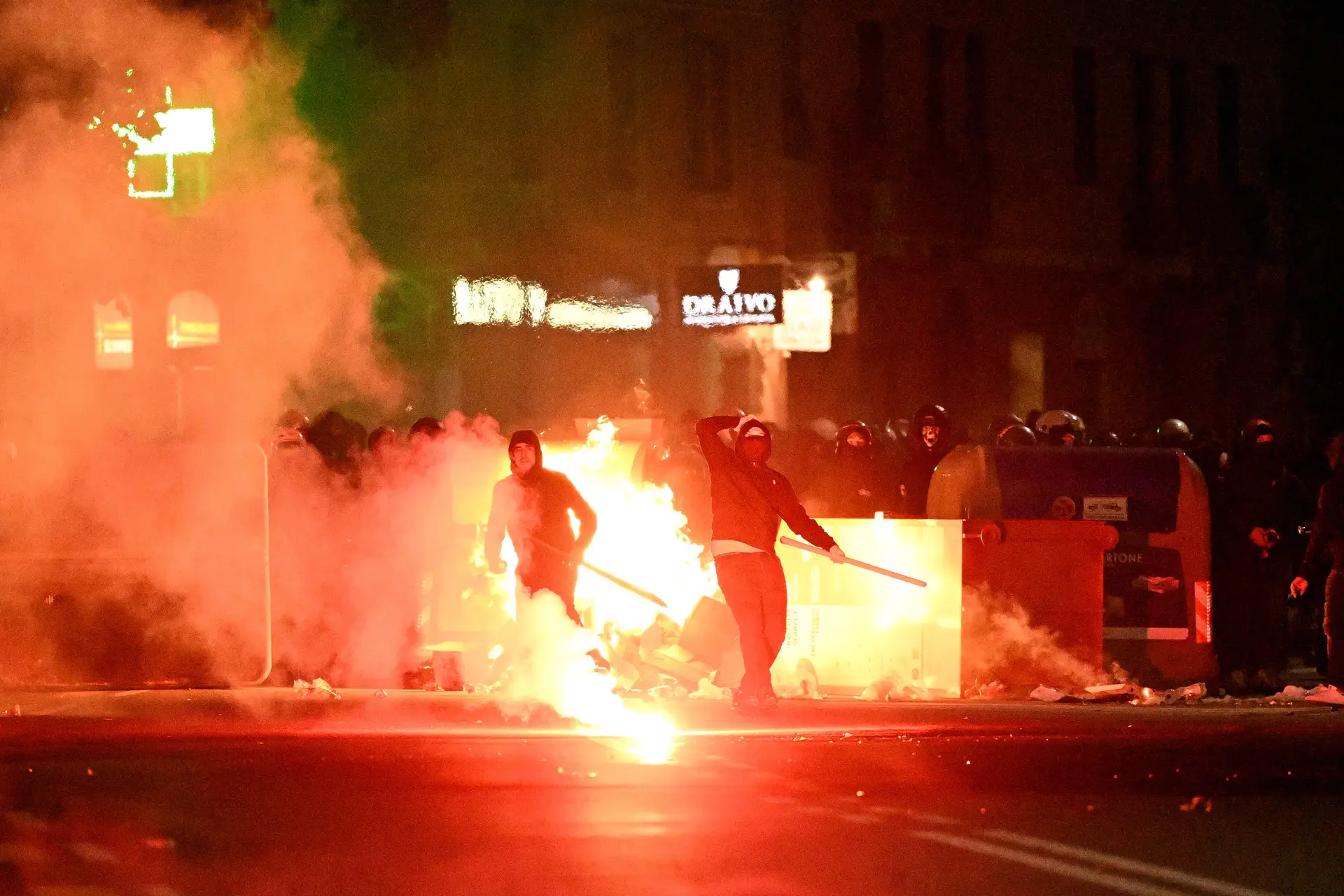 Adeptos do Génova envolveram-se em episódios violentos na receção à Sampdoria