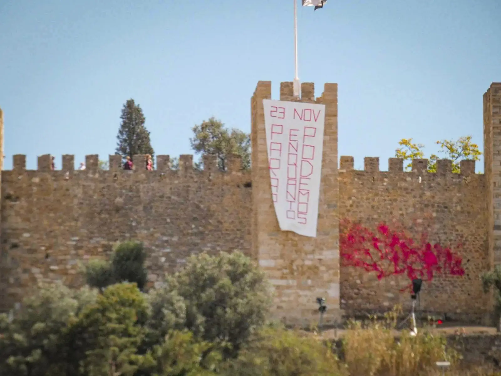 Climáximo vandalizam Castelo de São Jorge: "De que servem monumentos se a humanidade passar à história?"