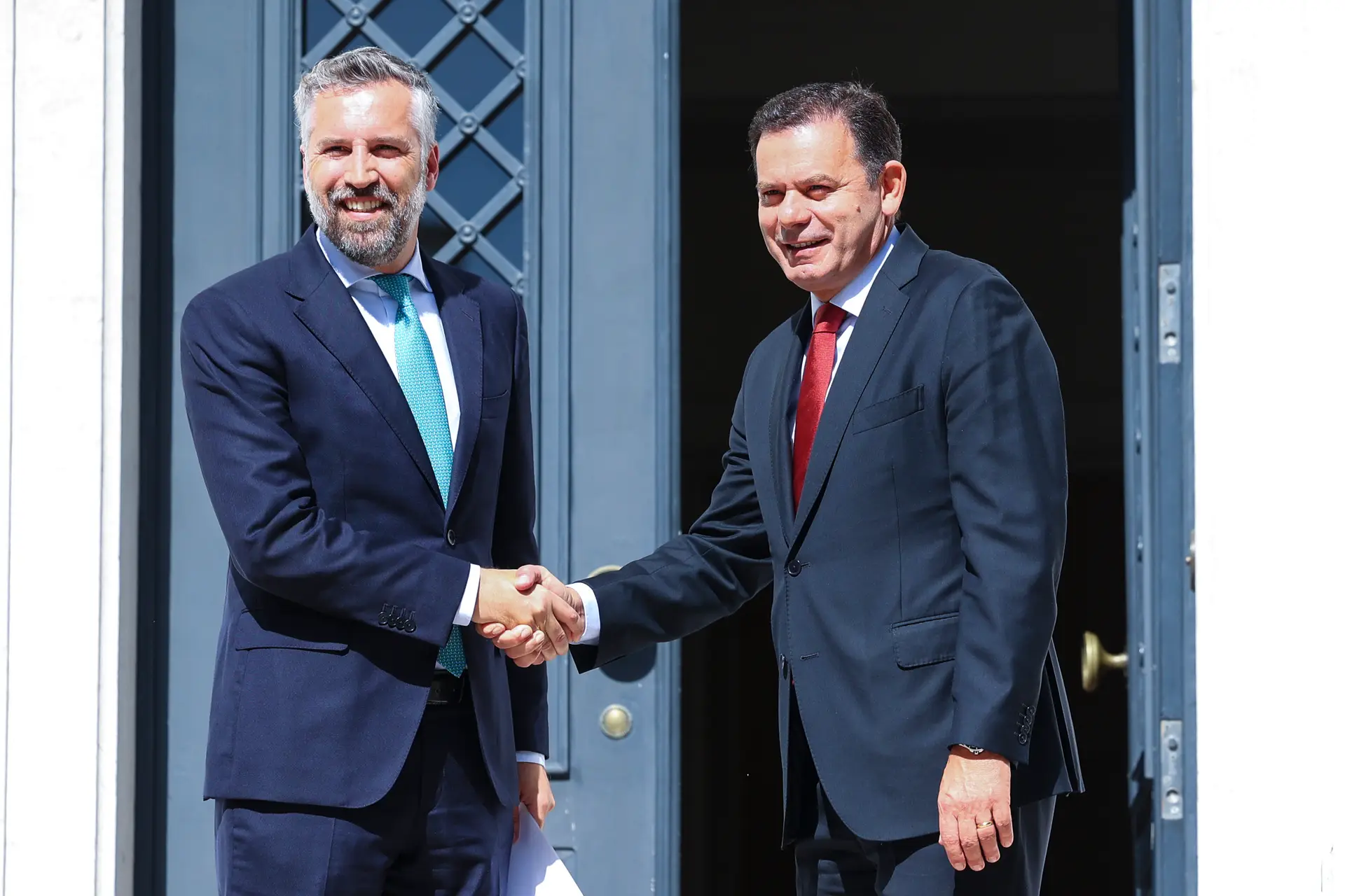 Montenegro regressa aos debates quinzenais antes de novo encontro com Pedro Nuno