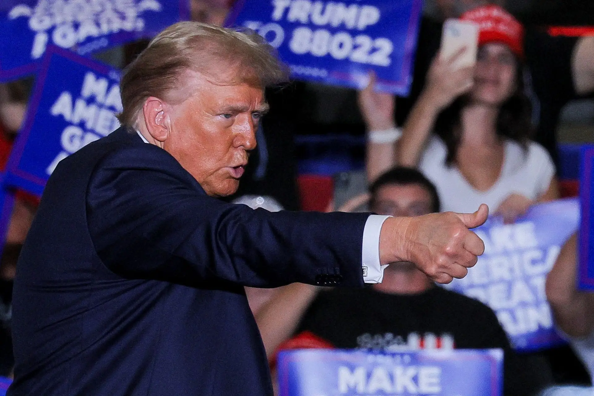 DIA D-35: nunca há fundo para Donald Trump