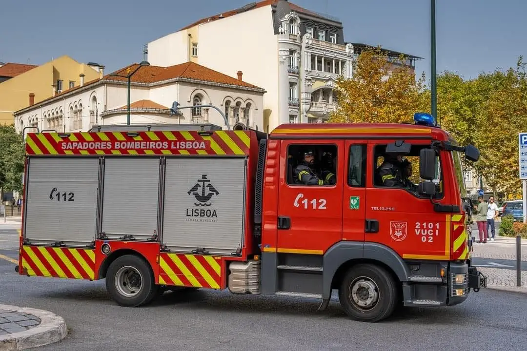 Sapadores Bombeiros de Lisboa suspenderam greve após negociações com Governo
  #ÚltimasNotícias #lisboa