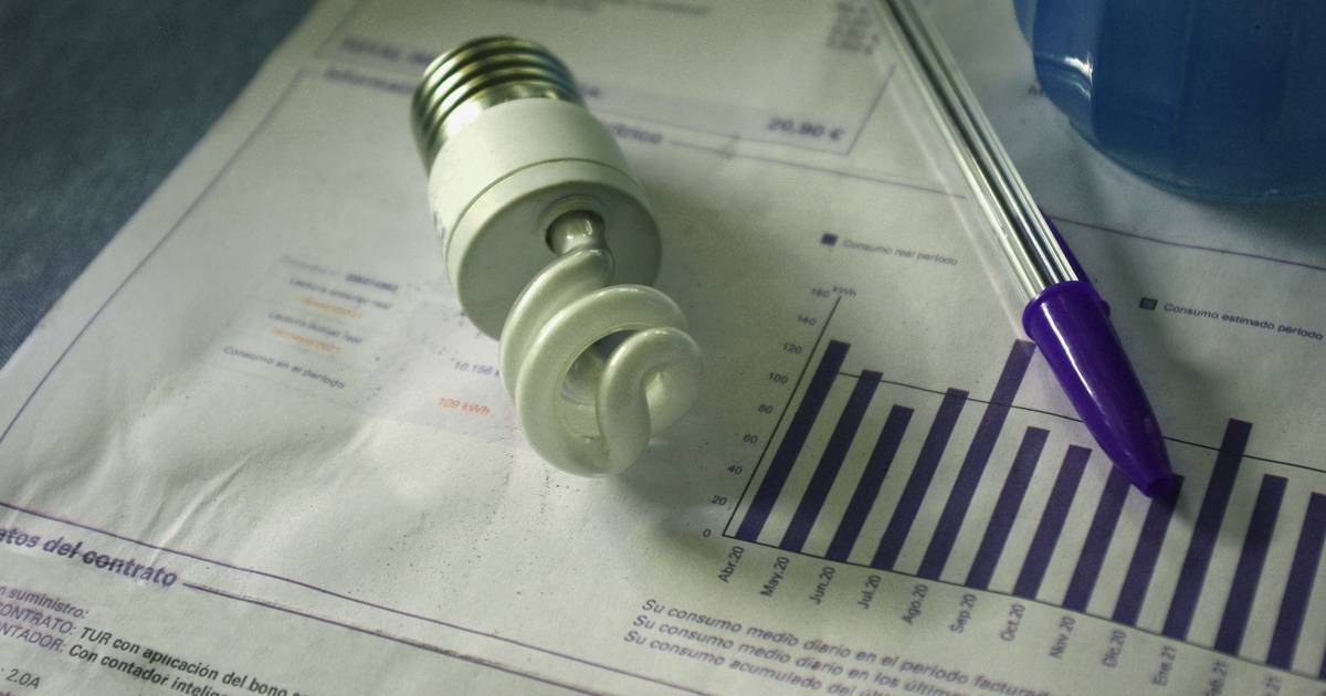 La bolletta dell'elettricità sale del 2,7% a ottobre nel mercato regolato