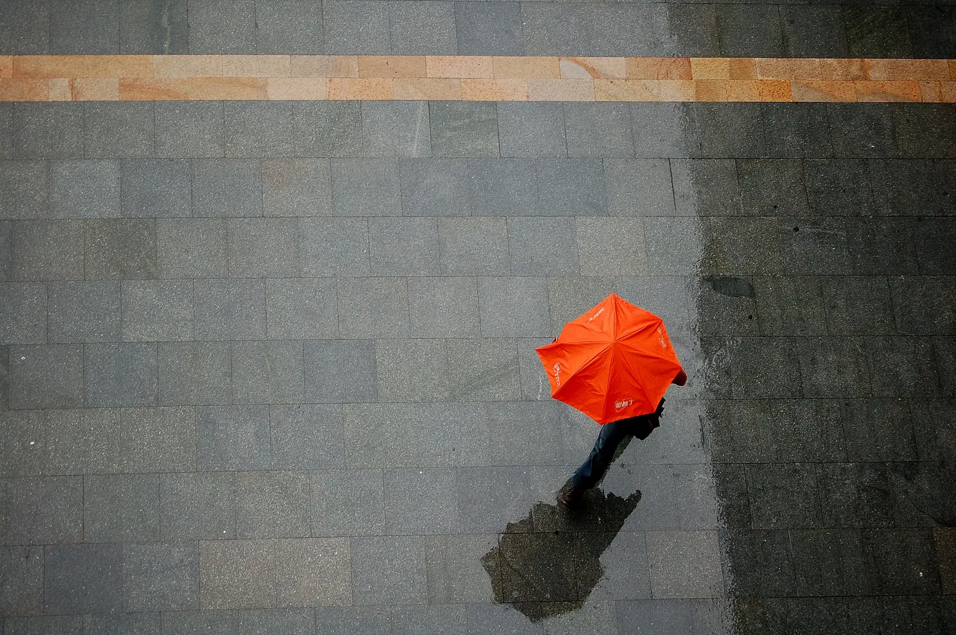 Chuva forte e agitação marítima deixa cinco distritos sob alerta laranja