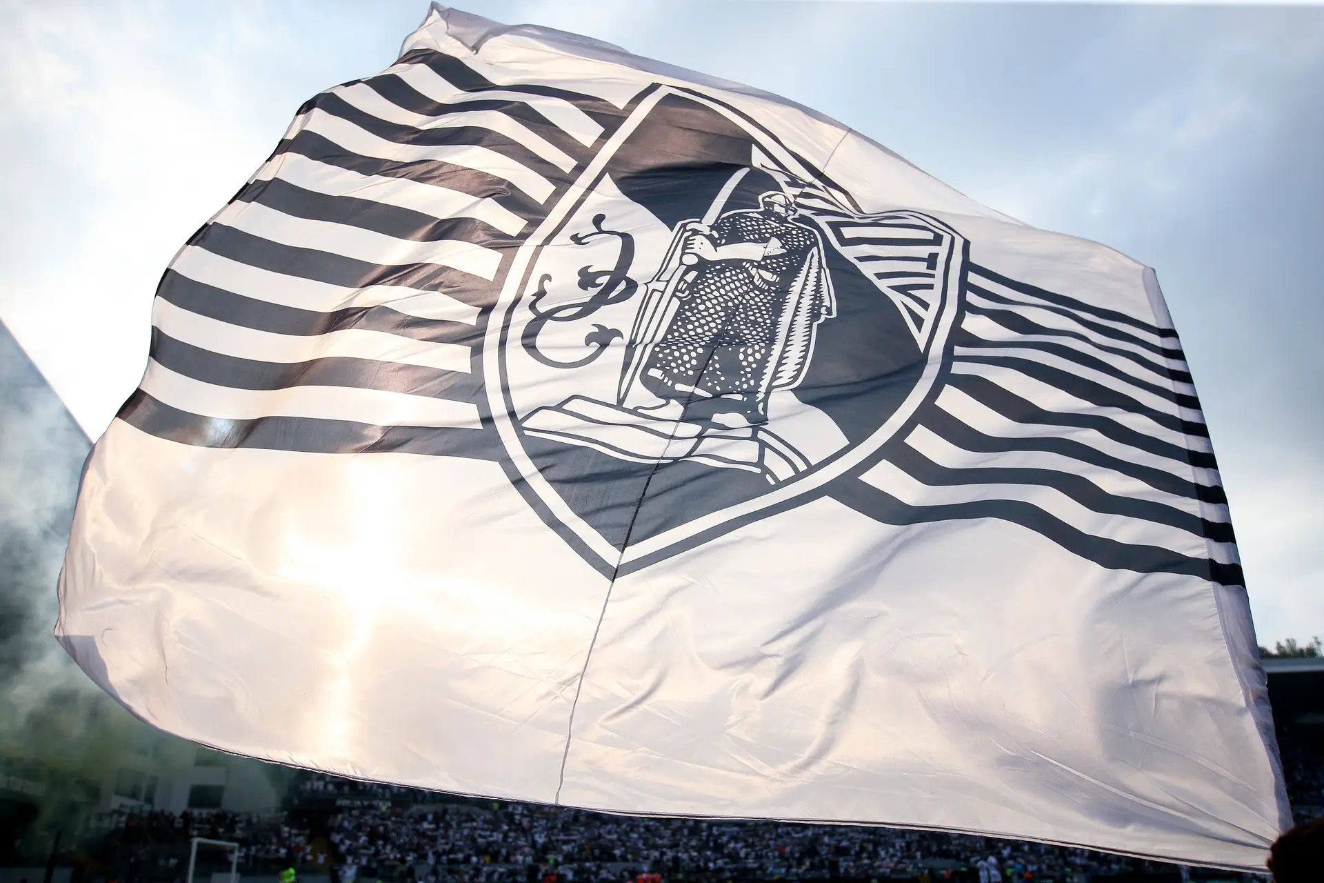 Tribunal absolve adeptos do Vitória SC de coima aplicada pela APCVD