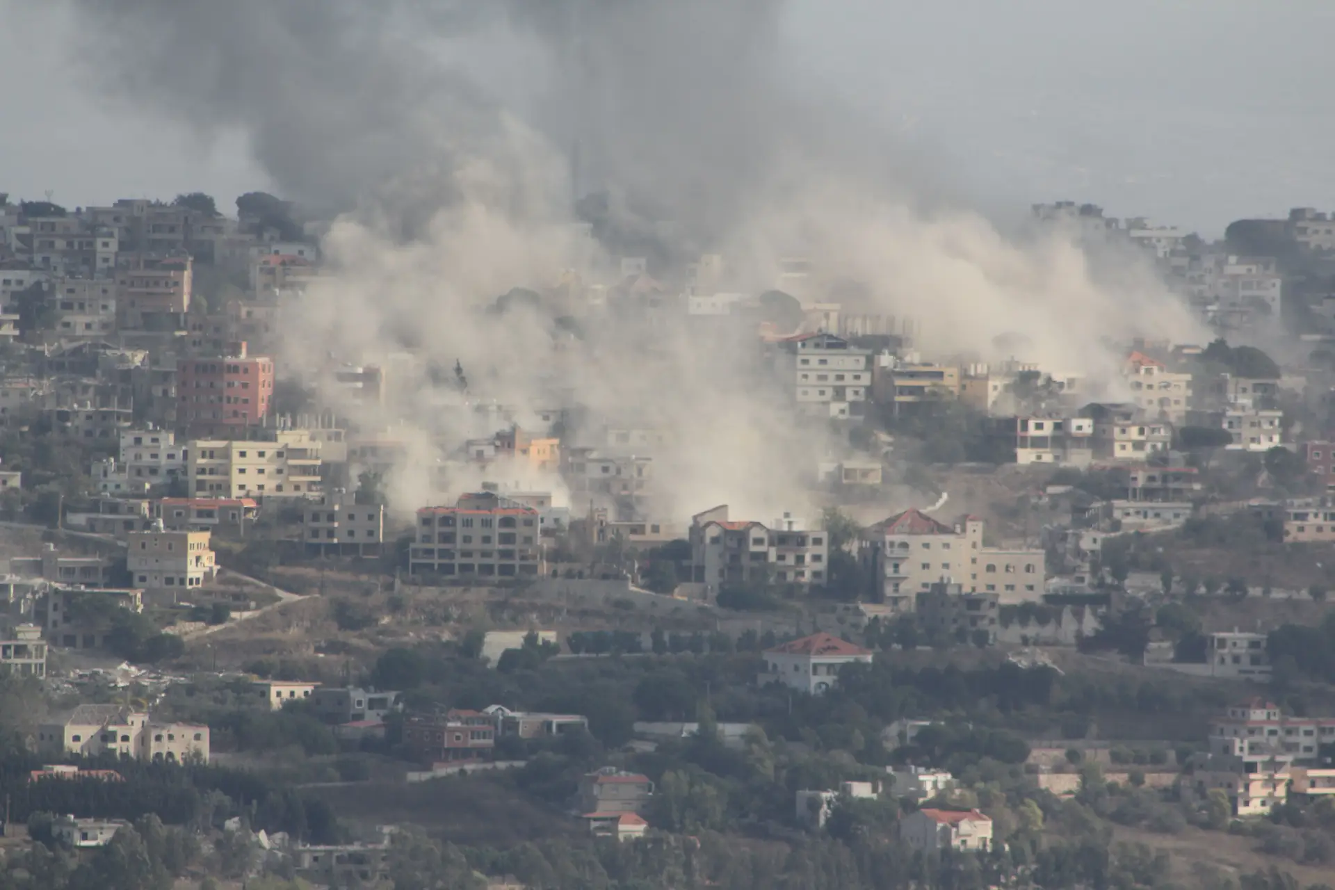 Líbano diz que ataque israelita contra dirigente do Hezbollah causou 22 mortos