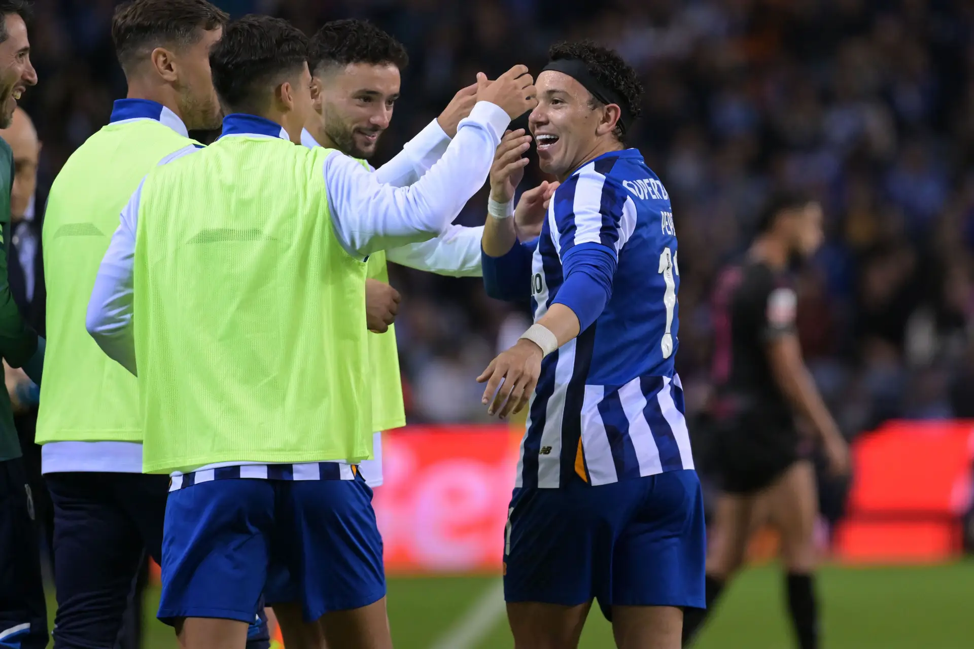 Paulinho sempre a apanhar bonés