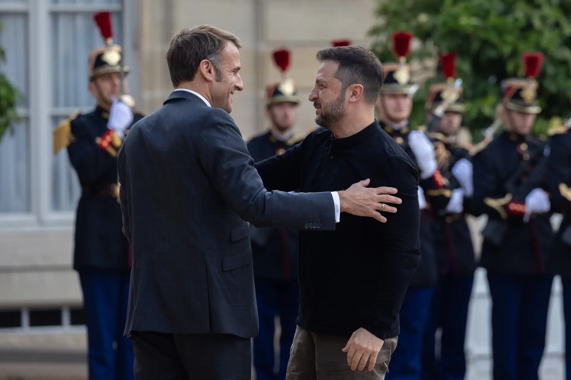 Zelensky em Paris para se encontrar com Macron e reunir apoio dos aliados europeus