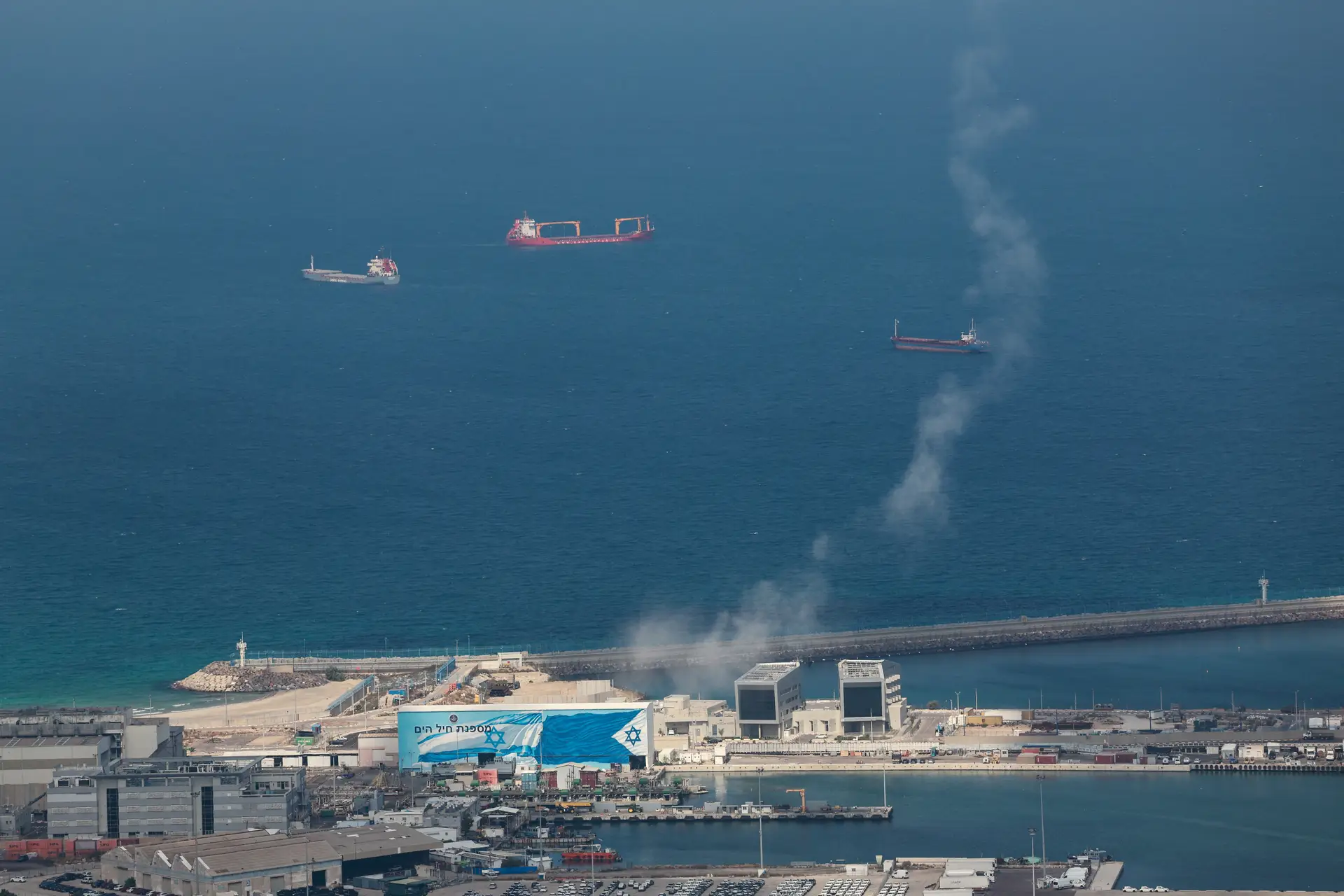 Hezbollah libanês ataca base naval israelita