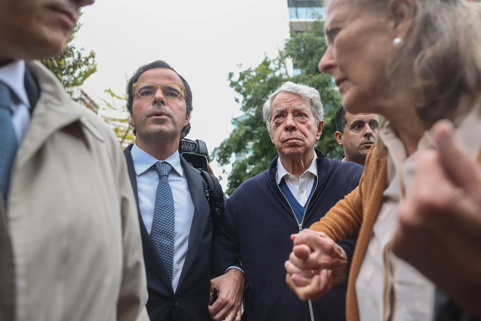 Momentos de tensão e confrontos cara a cara marcam 1.ª sessão do julgamento do caso BES