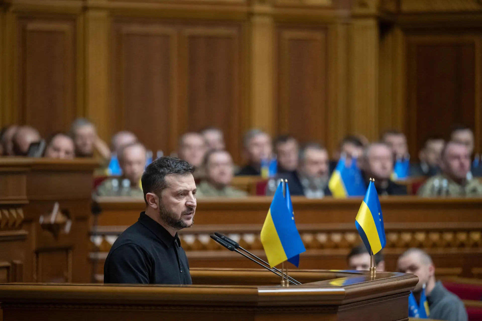 Zelensky rejeita ceder territórios à Rússia e garante que Moscovo "vai perder a guerra"