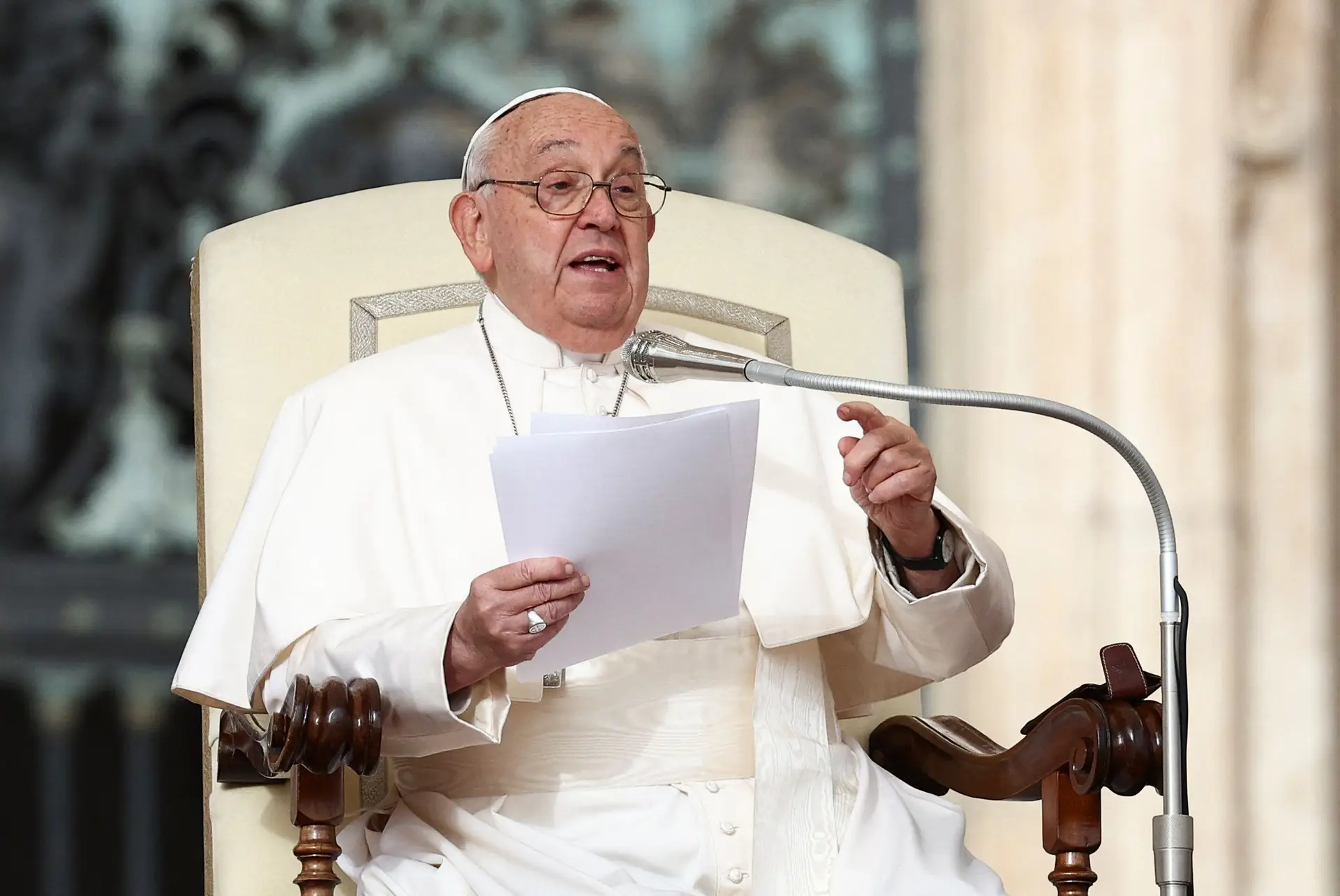 Papa Francisco teve uma "noite tranquila" no hospital