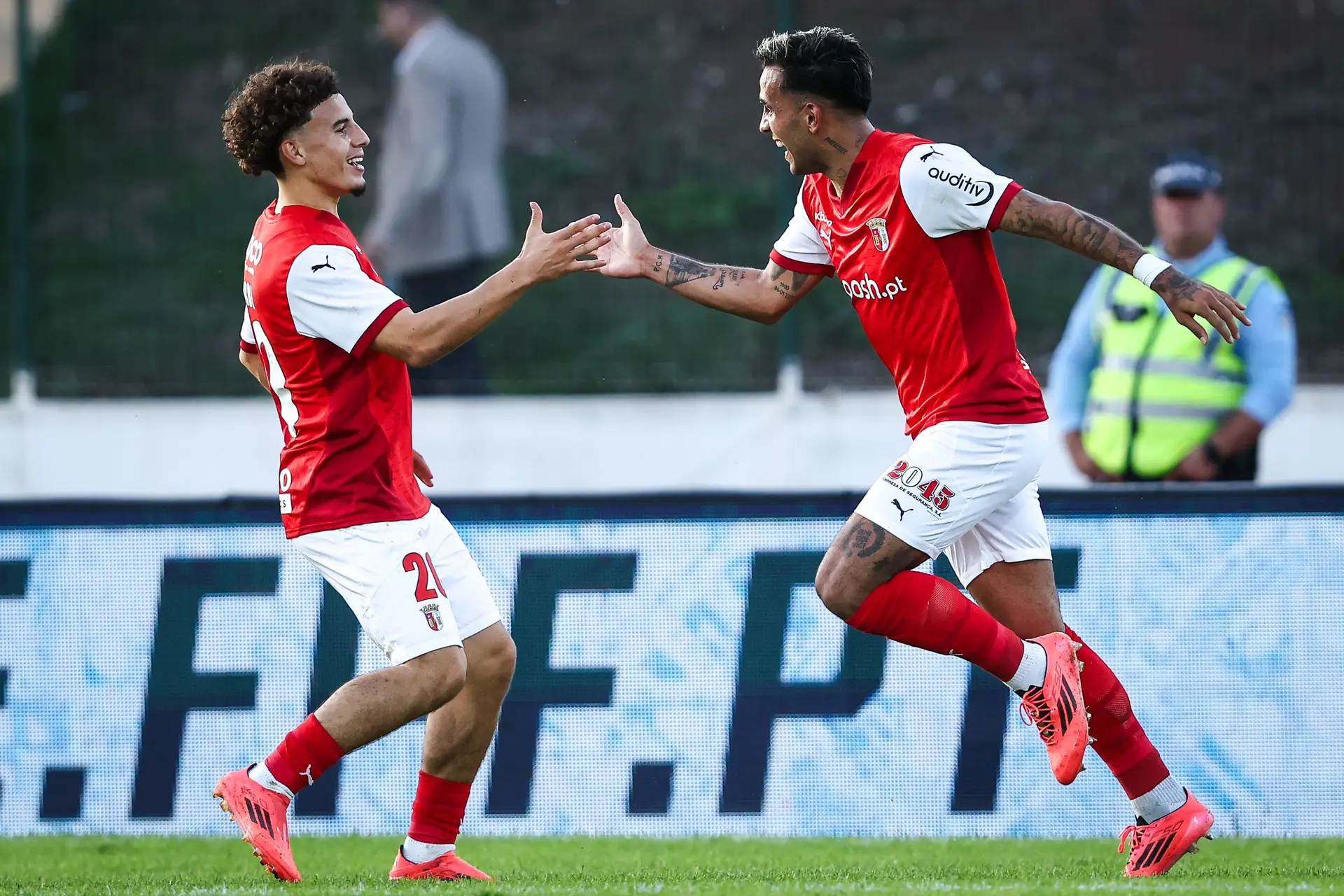 Sporting de Braga continua na Taça de Portugal com golo de Moutinho ao cair do pano