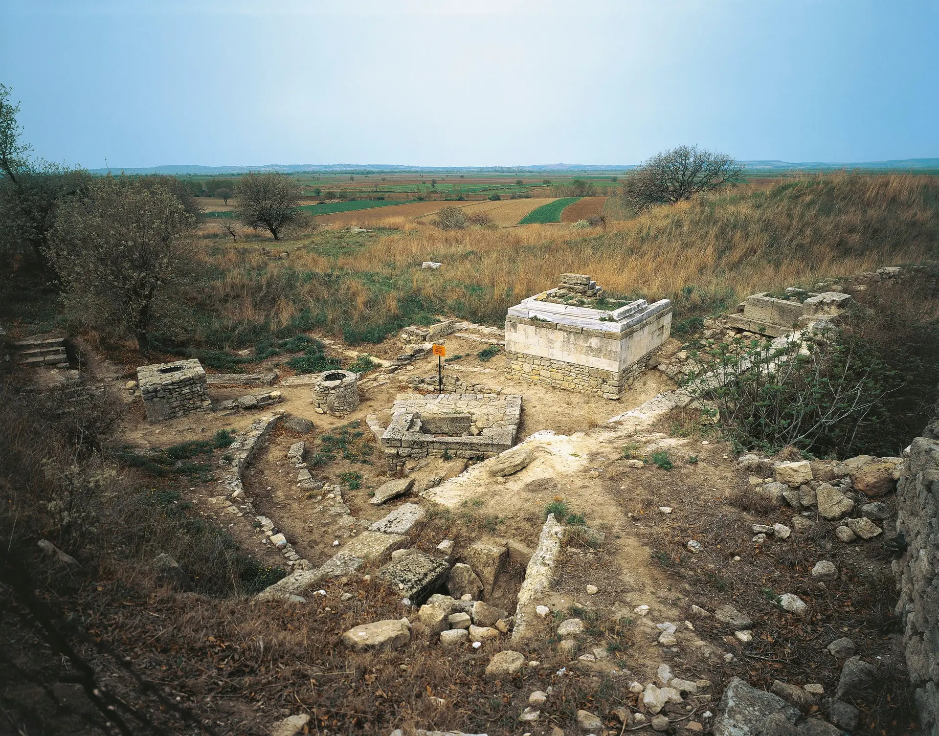 Da gruta da Medusa ao castelo do Rei Artur: nove lugares mitológicos que existiram mesmo