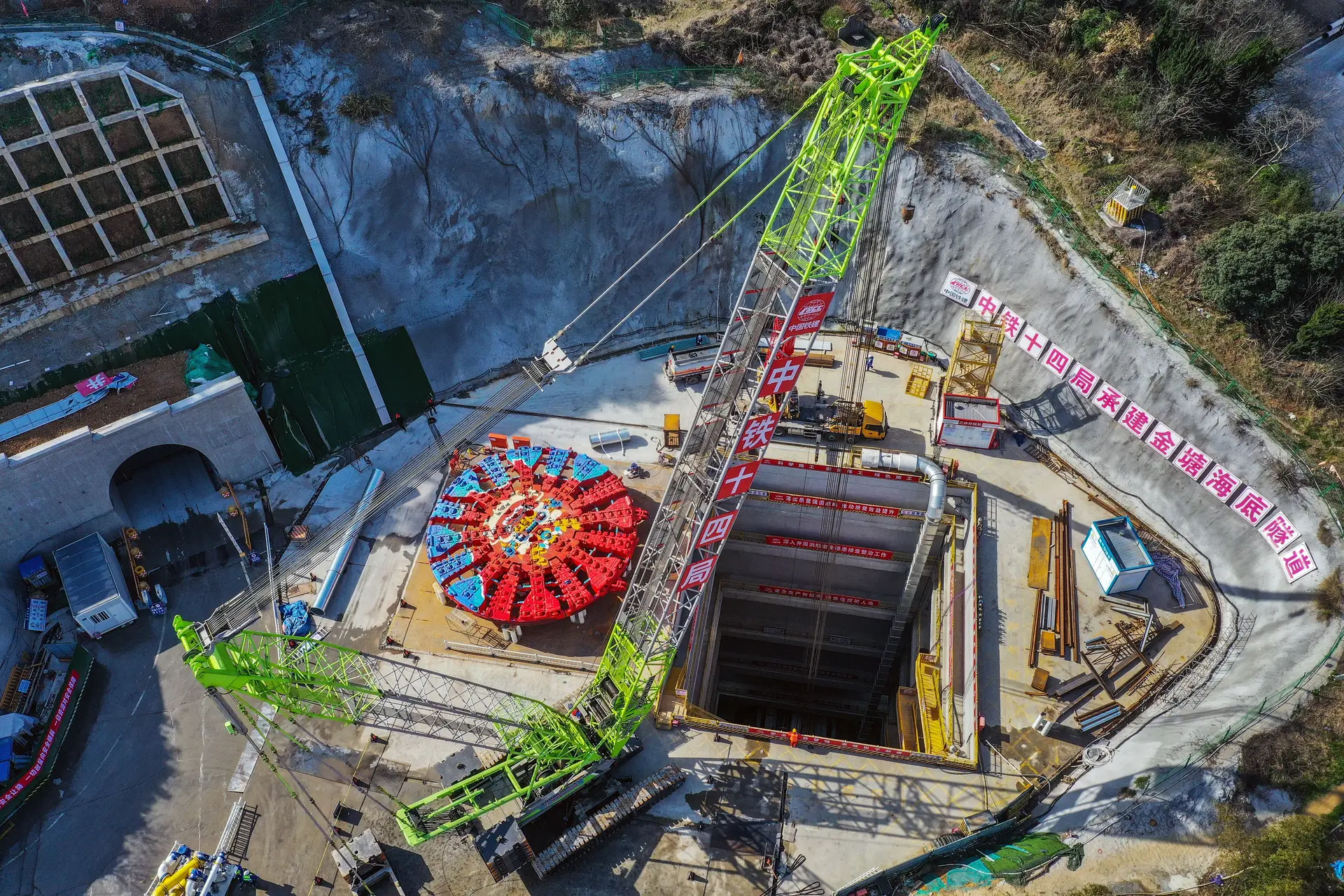 Um dos mais longos túneis submarinos de alta velocidade do mundo construído na China