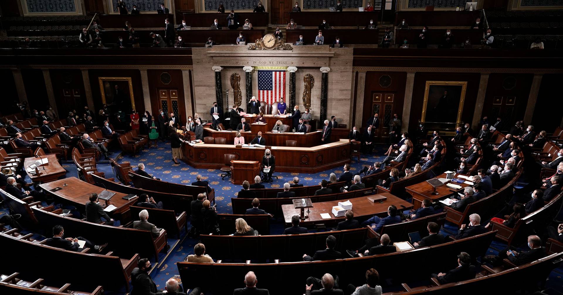 Cessar-fogo no Irão permite que Trump evite aprovação do Congresso para continuar guerra — image 2