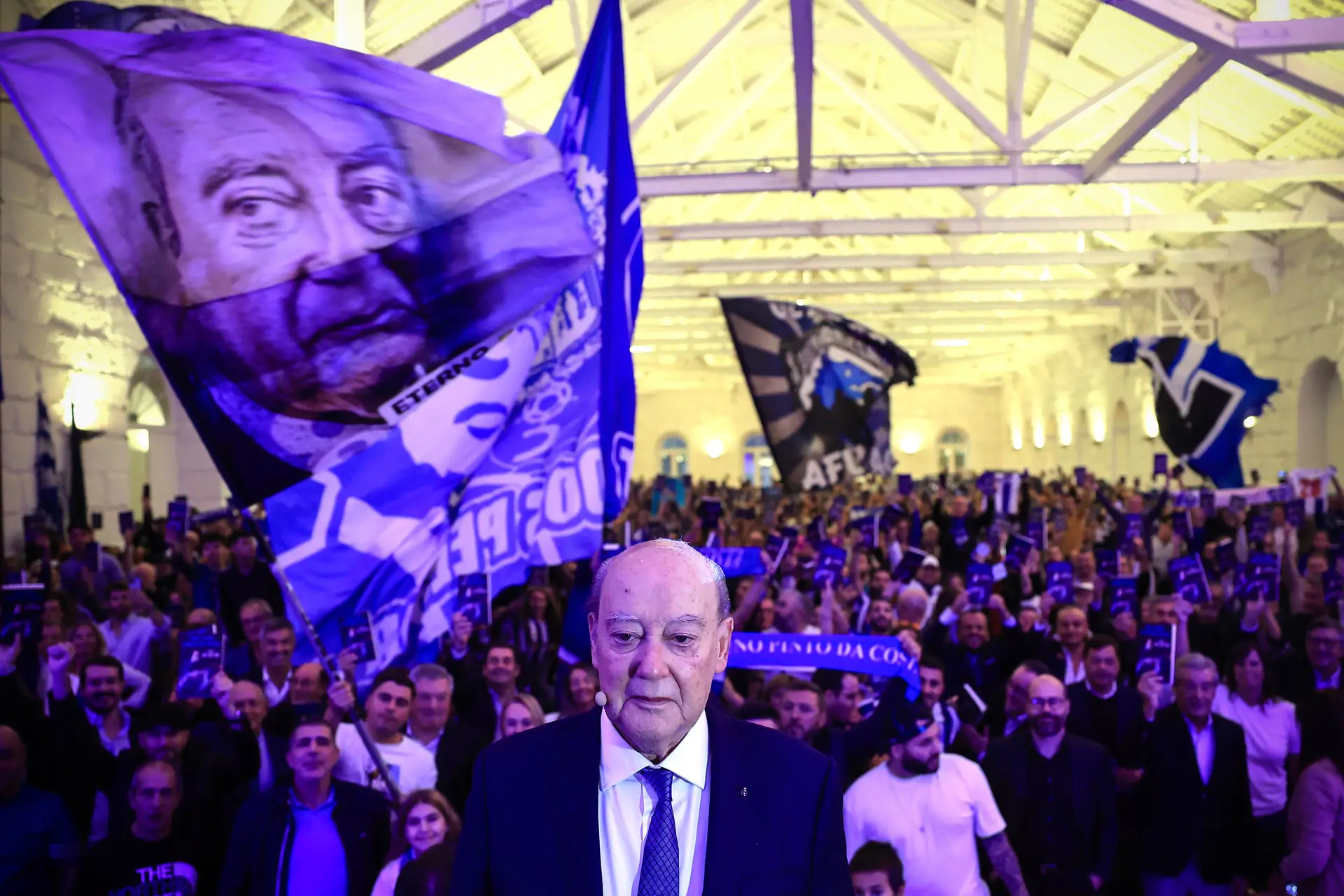 Ramalho Eanes, "ídolo" de Pinto da Costa, destaca "fidelidade e sensibilidade exemplar" do ex-presidente do FC Porto