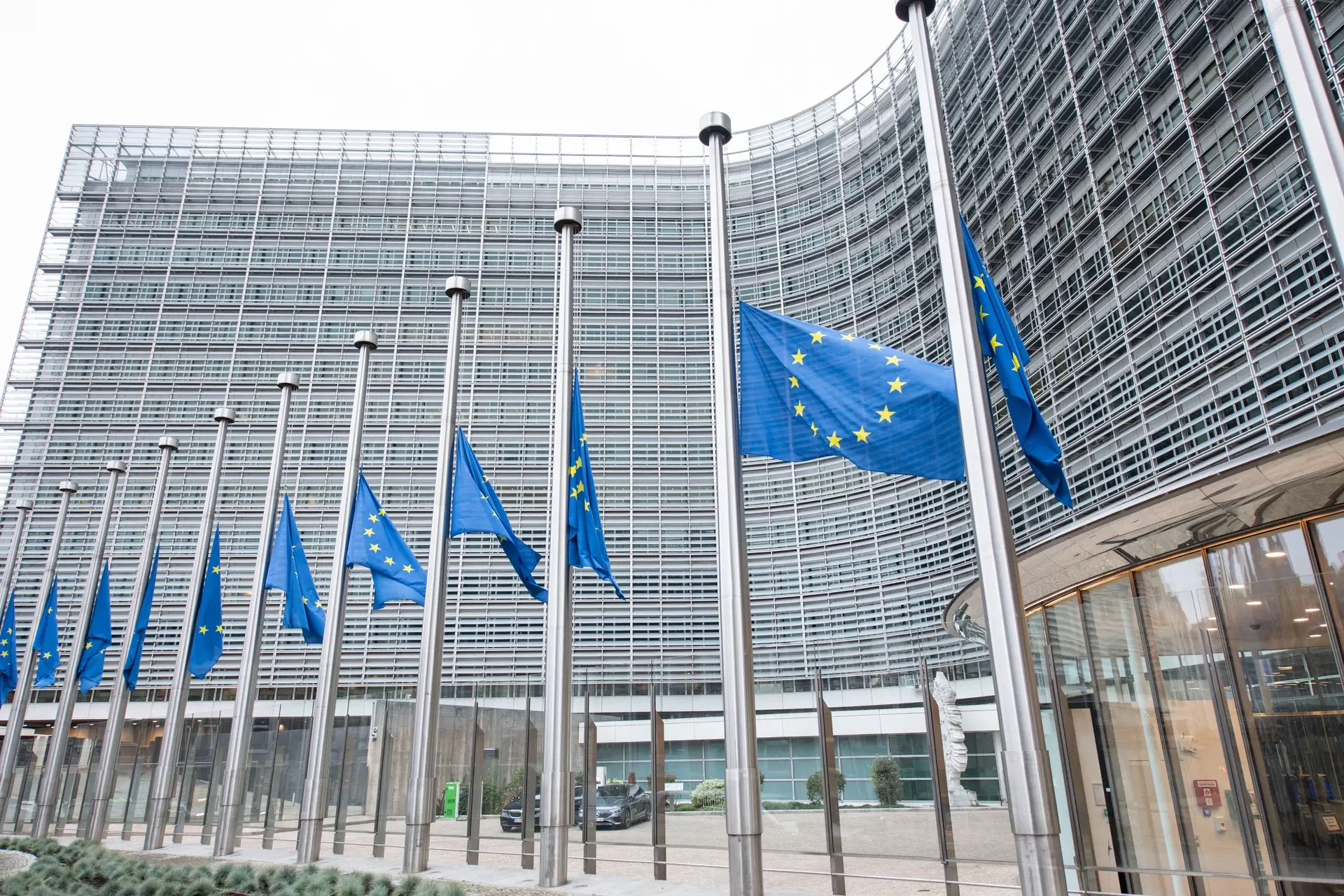 Comissão Europeia desembolsa mais 1.100 milhões de euros para Portugal