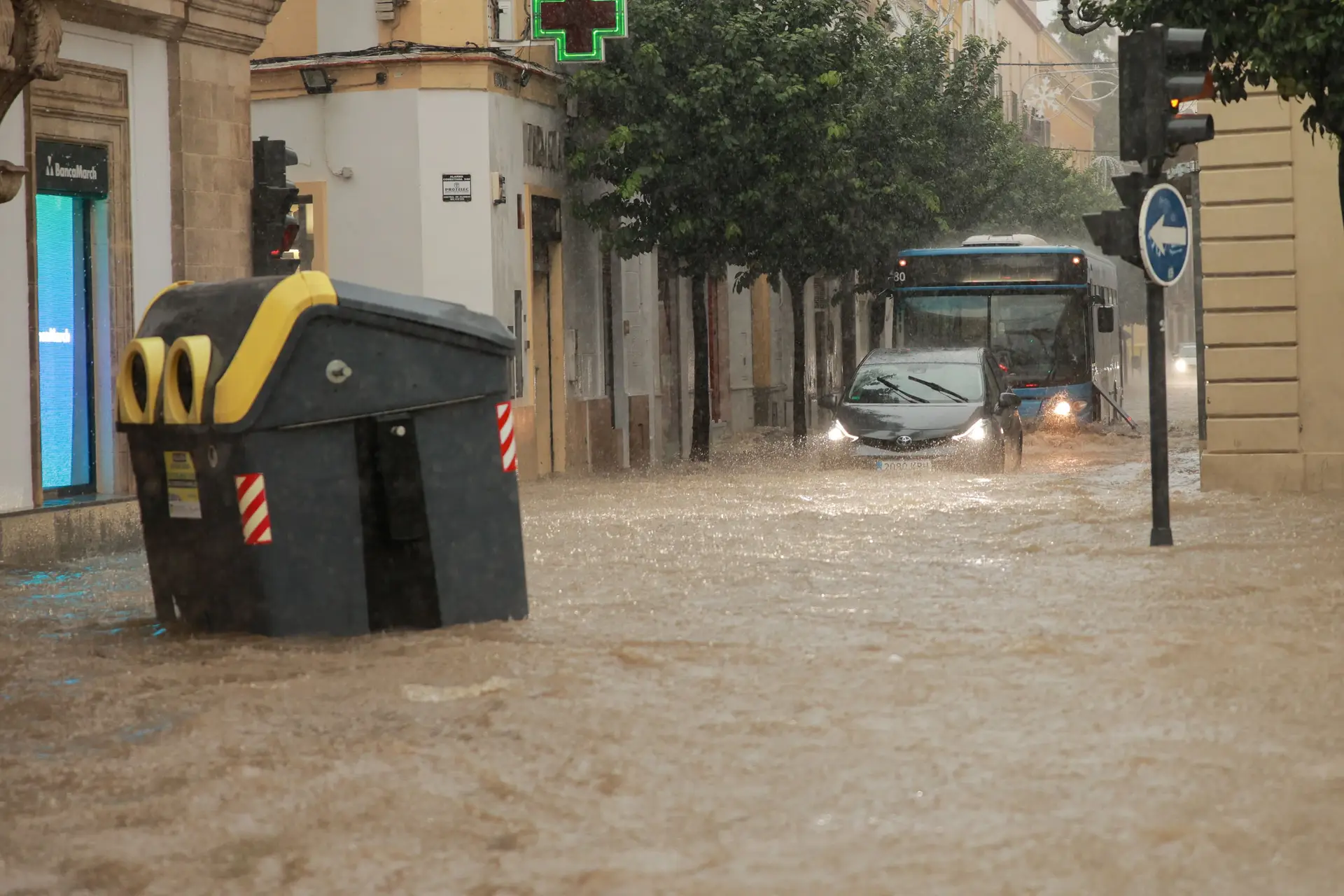 Tempestade em Espanha: dez pessoas resgatadas em casa inundada em Cádis