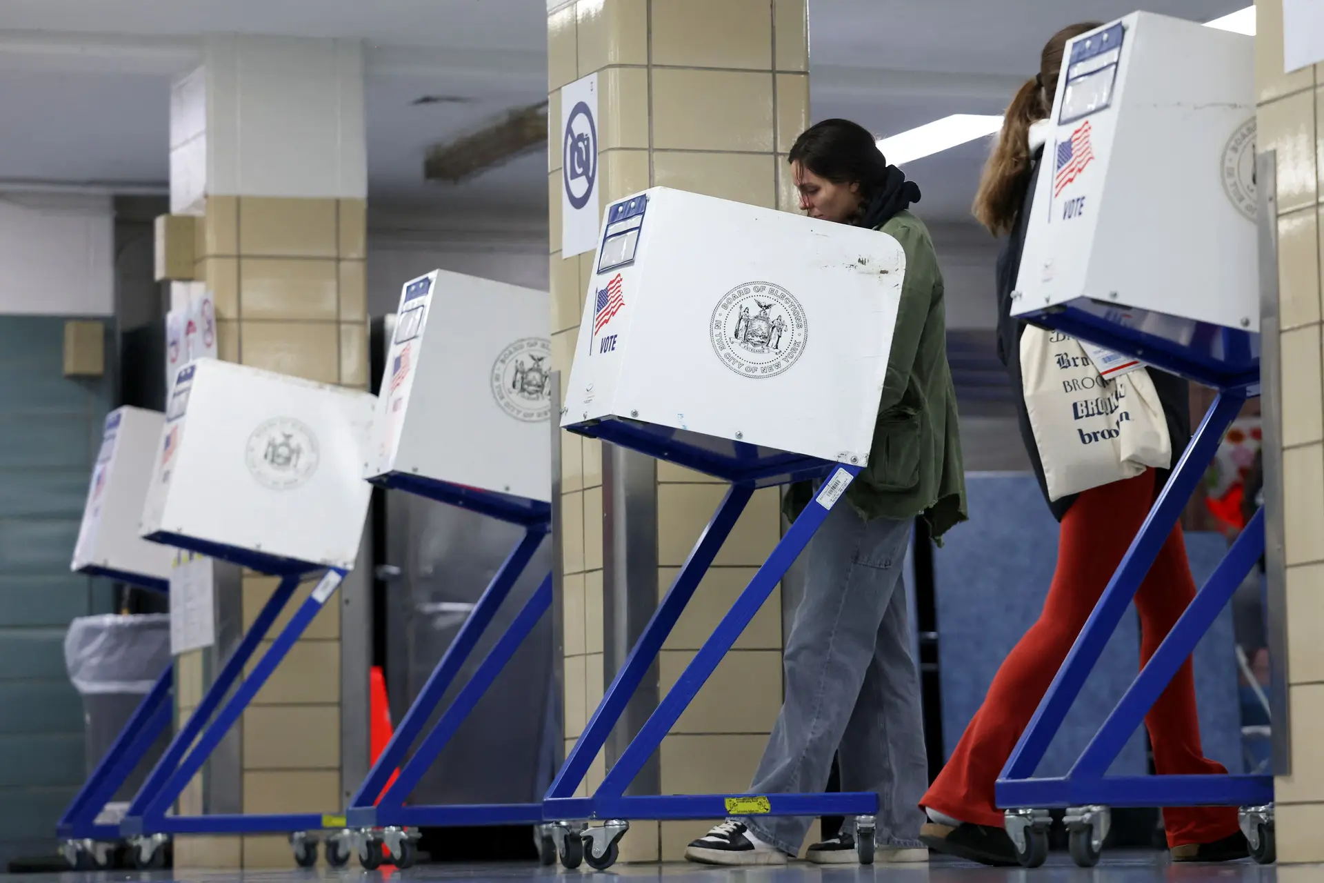 Norte-americanos já começaram a votar no Leste do país