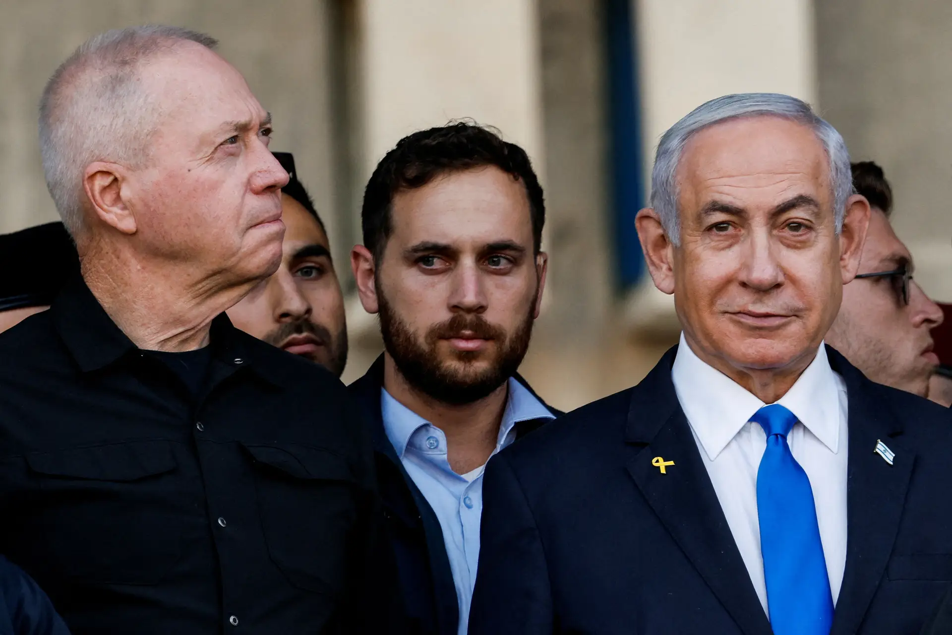 Netanyahu demite ministro da Defesa israelita
