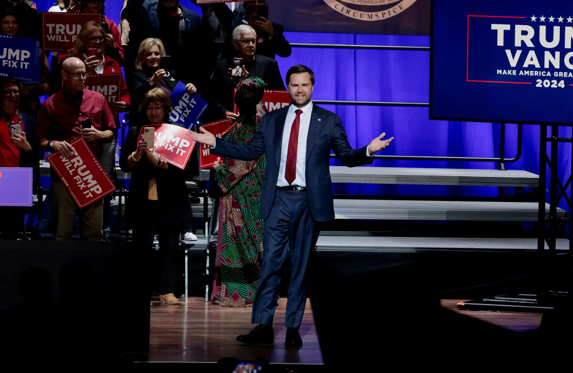 Responsáveis pela violência na invasão do Capitólio devem ser perdoados? "Obviamente que não", diz JD Vance