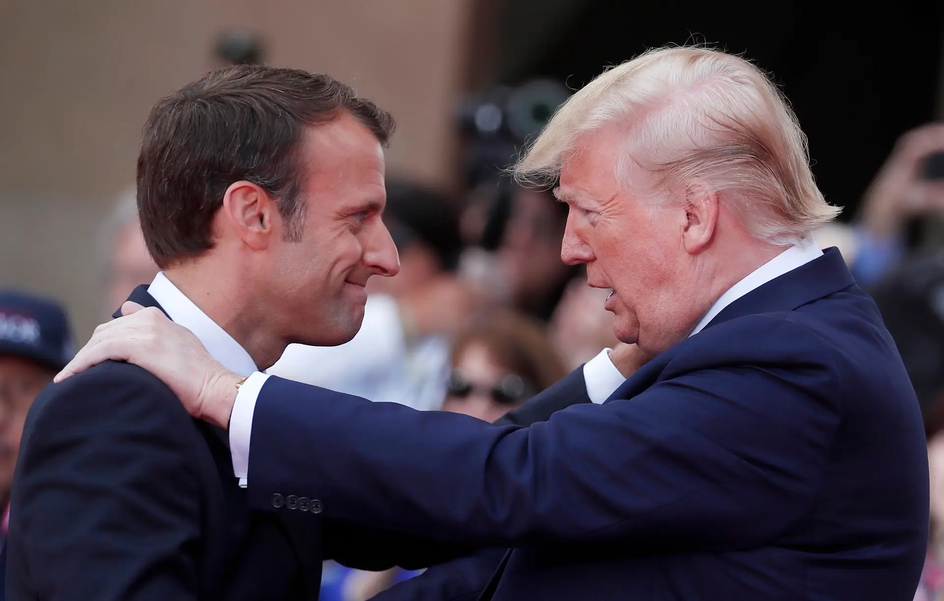 "Excelente conversa de 25 minutos": Macron e Trump já falaram e querem trabalhar para regresso da paz